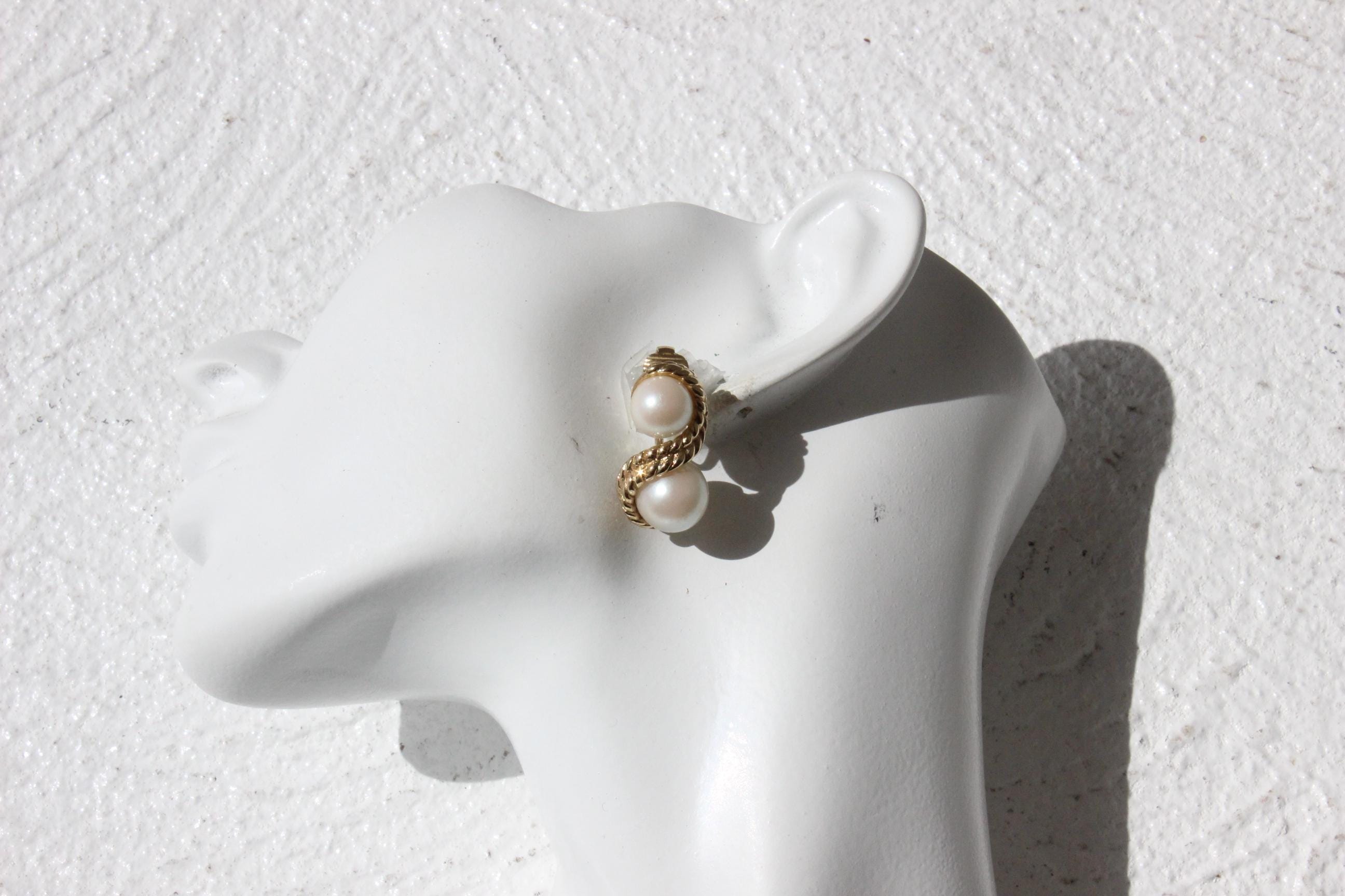 90s Pearl & Gold Baroque Clip Ons