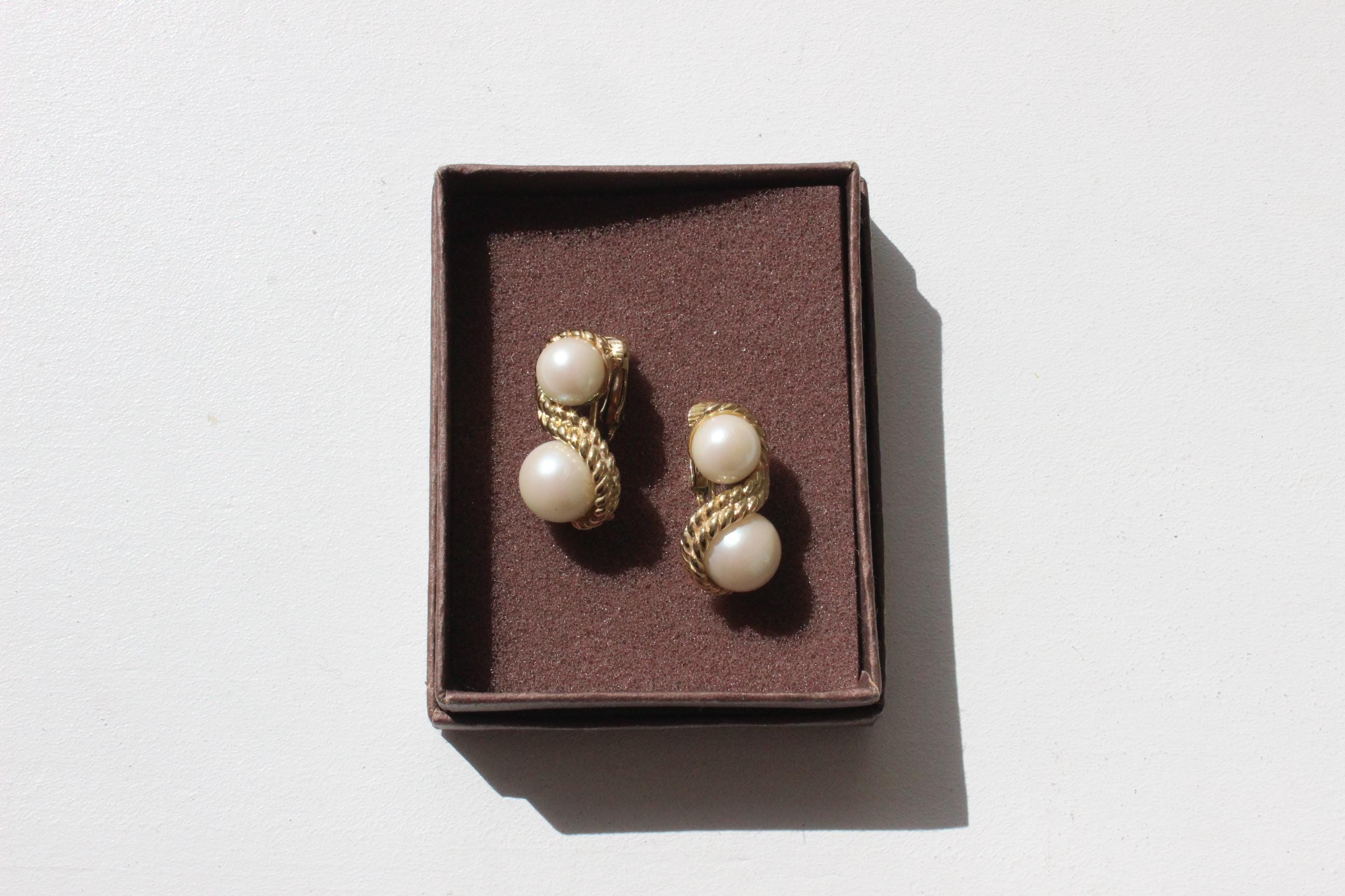 90s Pearl & Gold Baroque Clip Ons