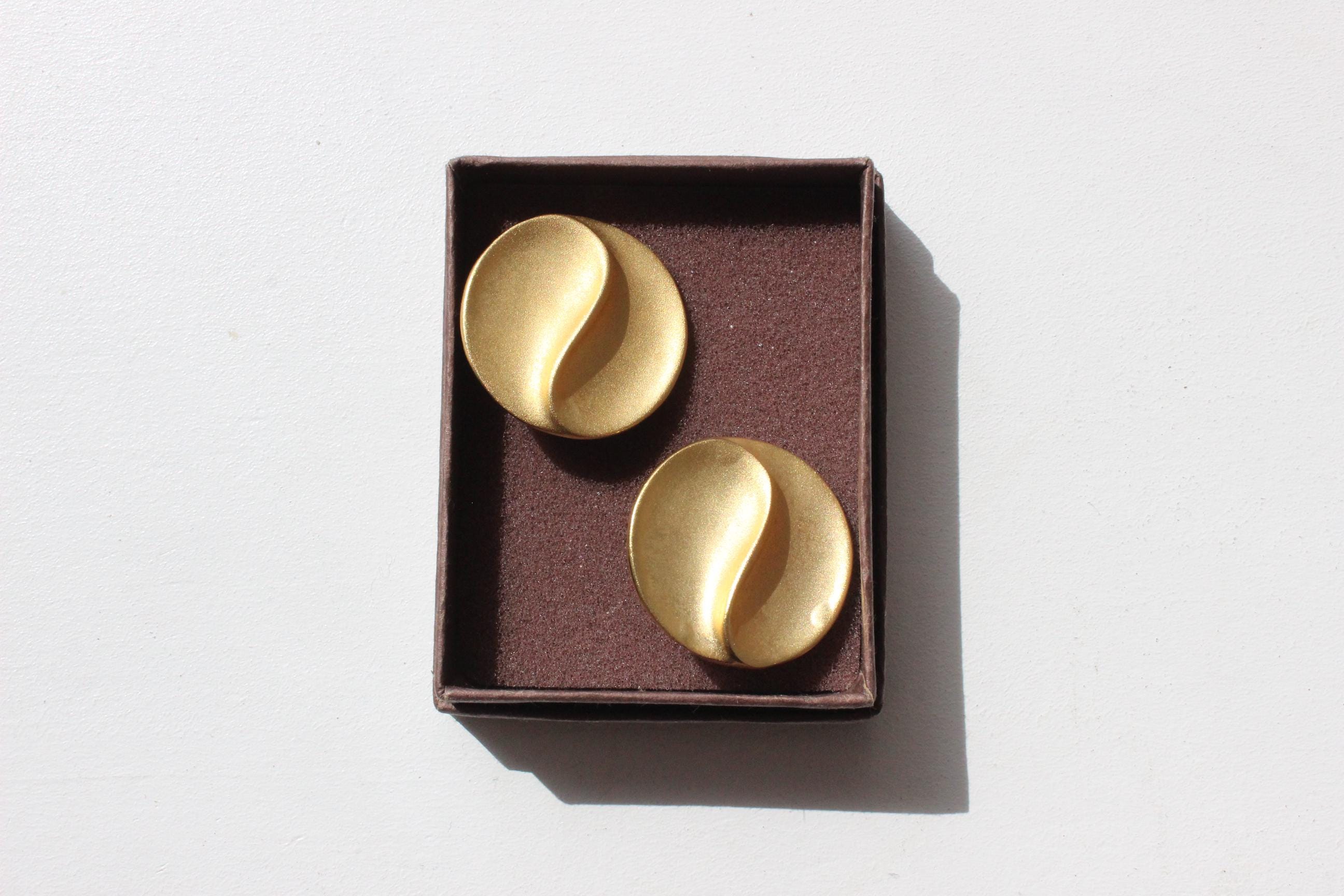 80s Matte Gold Circular Clip Ons