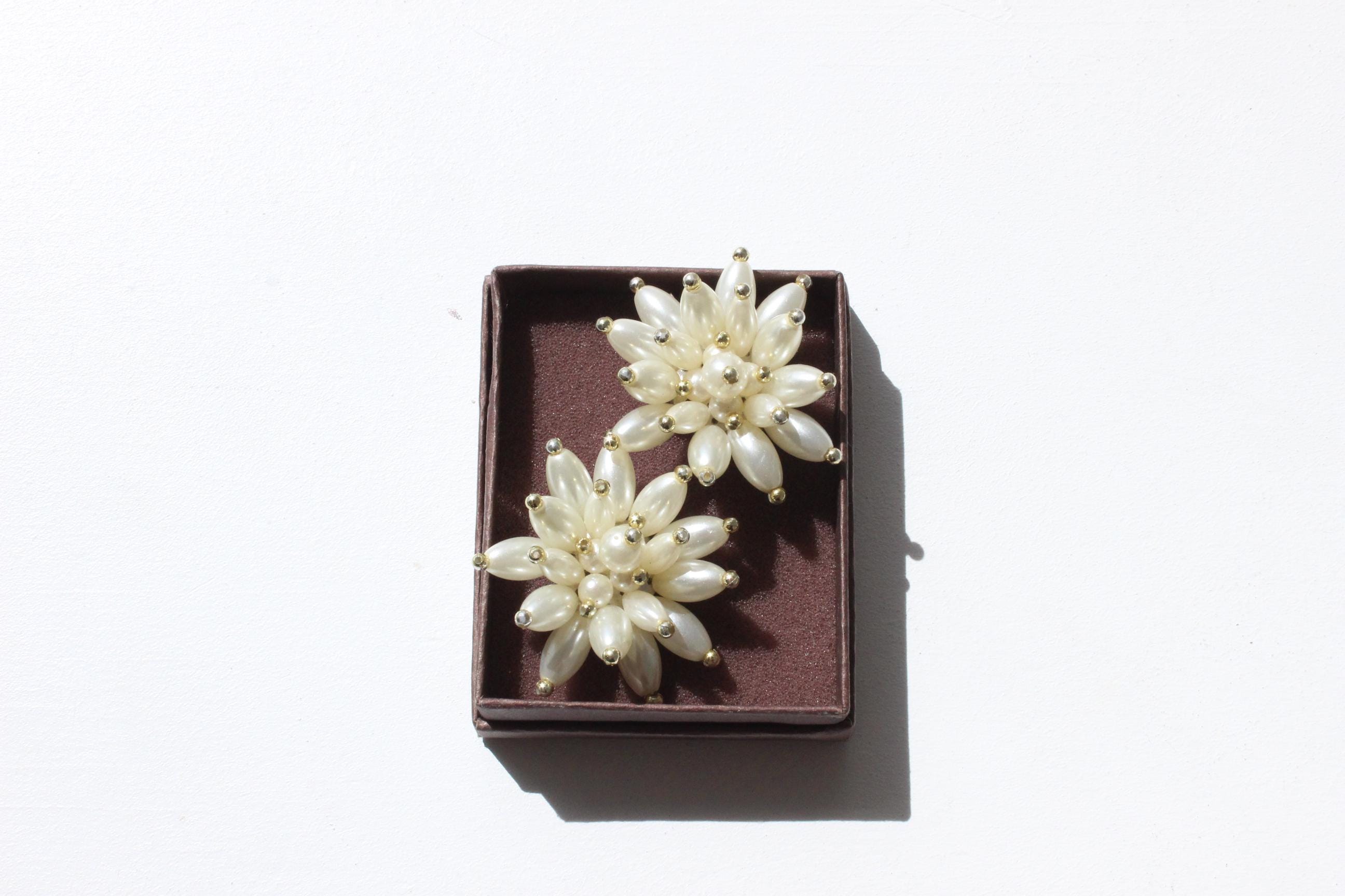 80s Pearl 'Flower' Cluster Clip Ons