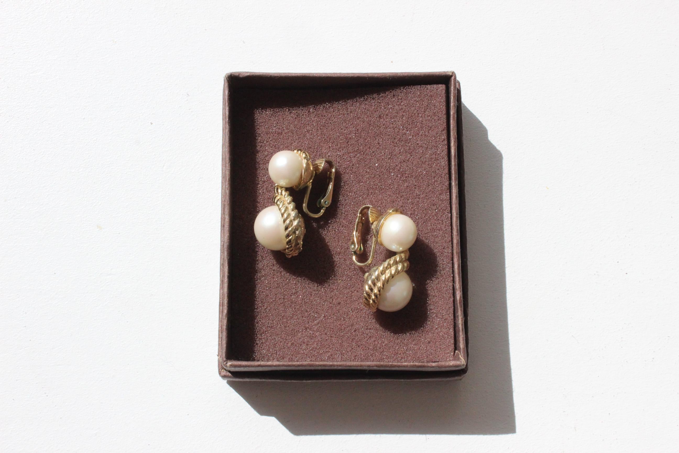 90s Pearl & Gold Baroque Clip Ons
