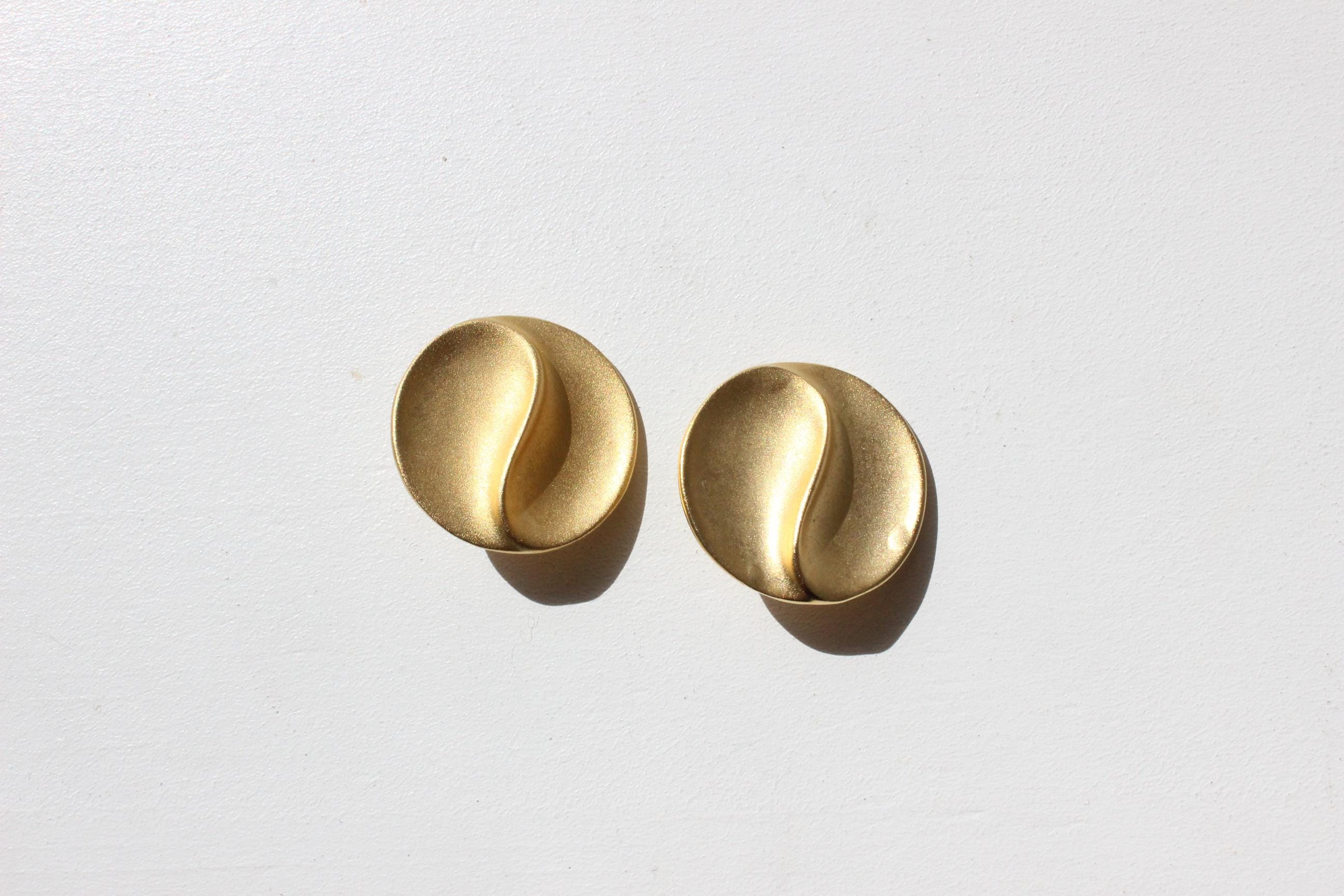 80s Matte Gold Circular Clip Ons