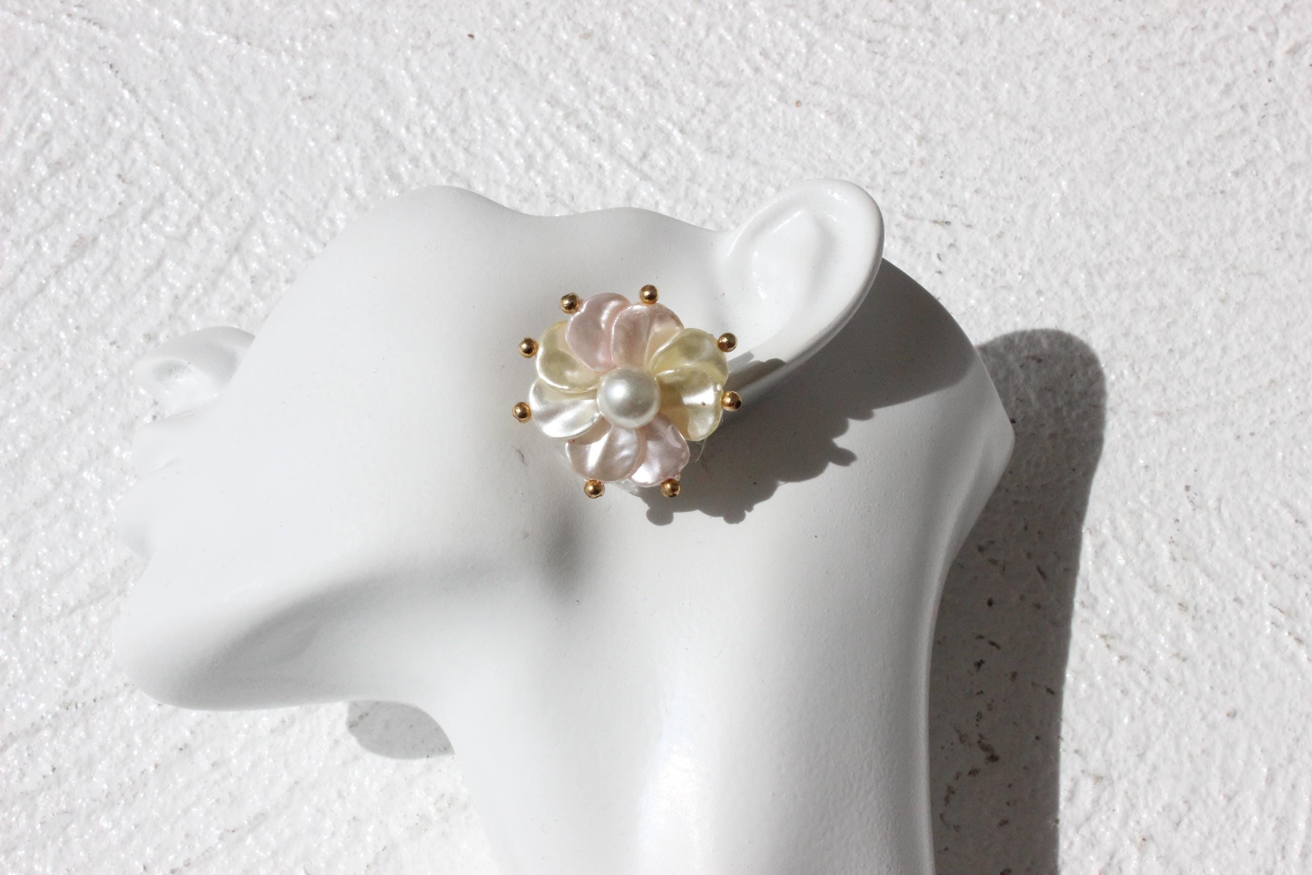 Y2K Pearlescent Flower Earrings