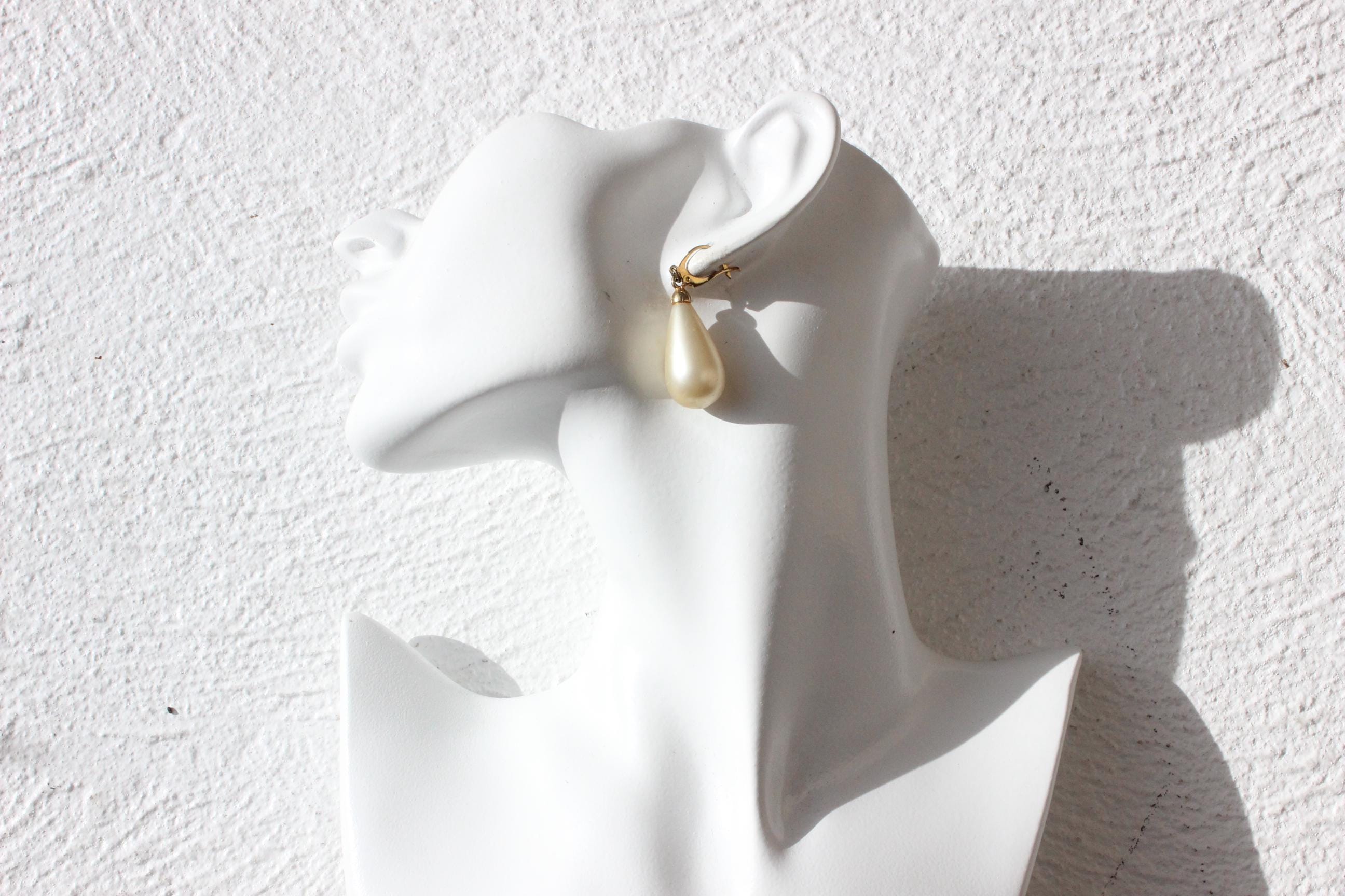 80s Dangling Teardrop Pearl Earrings