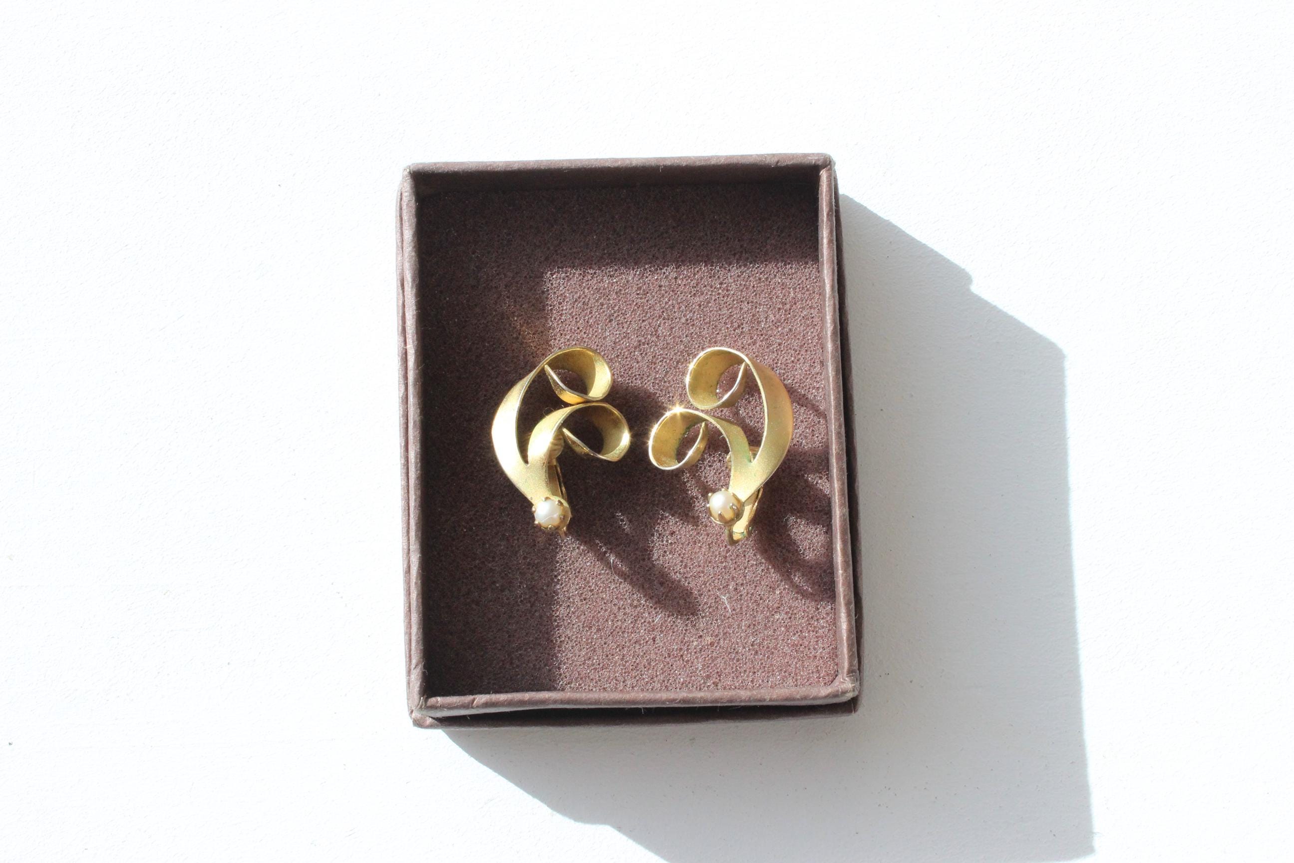 60s Baroque Gold Tone 'Curly' Clip Ons