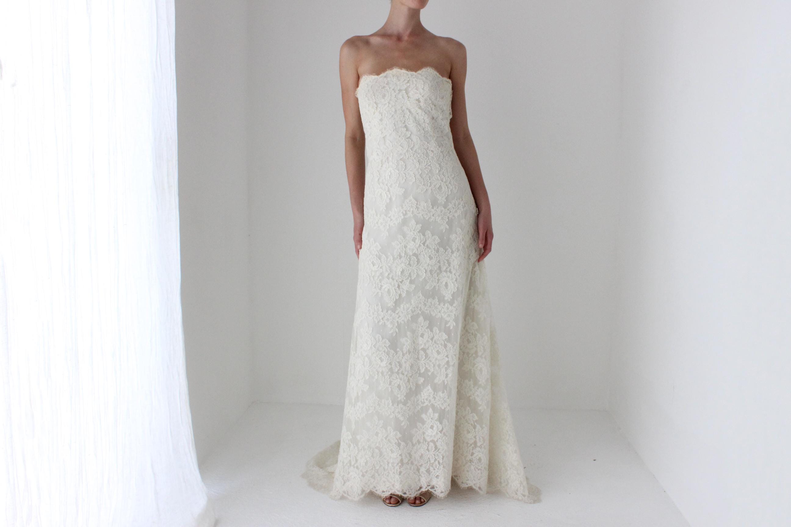 2000s Manuel Mota Lace Bridal Couture Gown