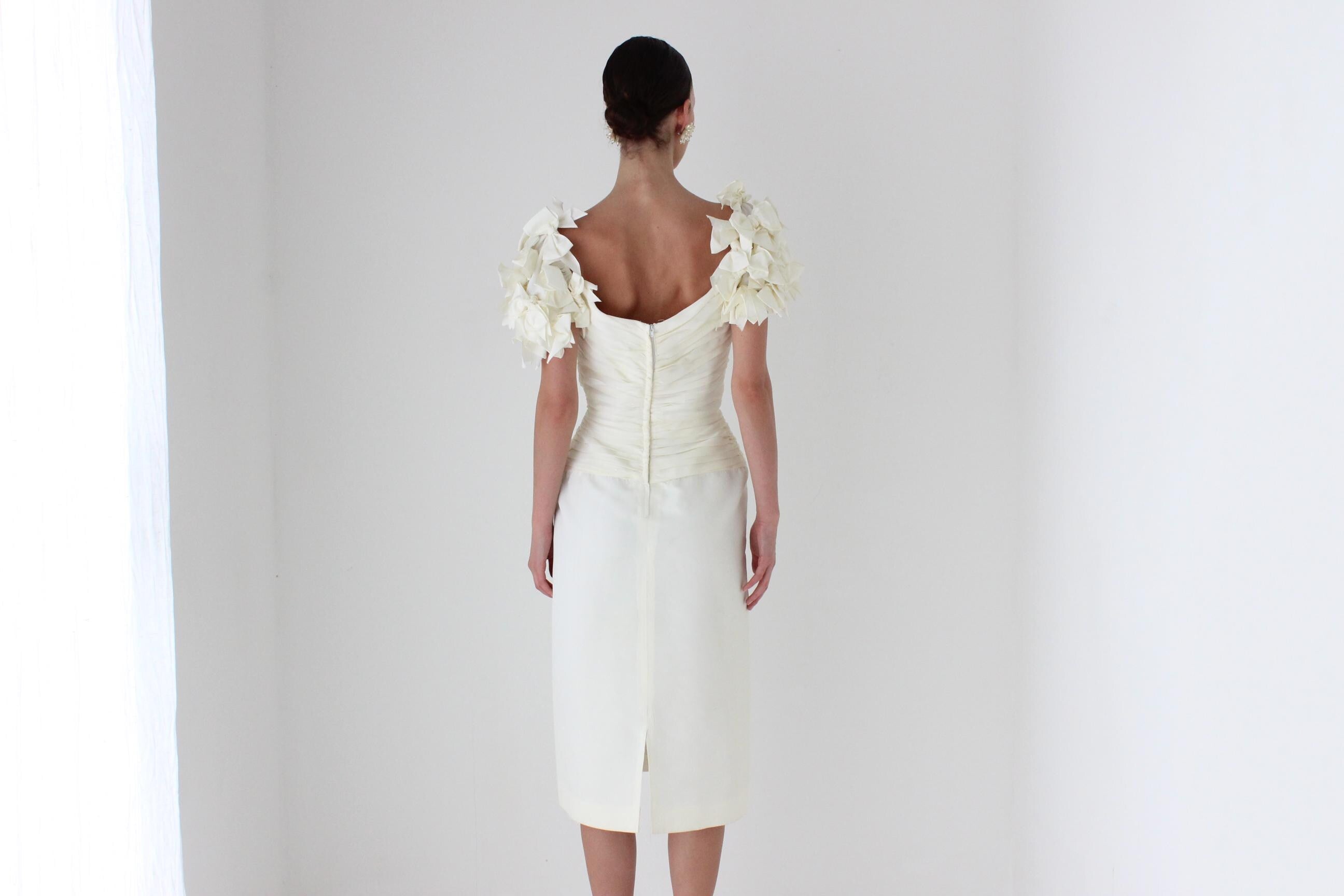 80s TADASHI Hourglass Taffeta Dress w/ Puff Sleeves Made of BOWS