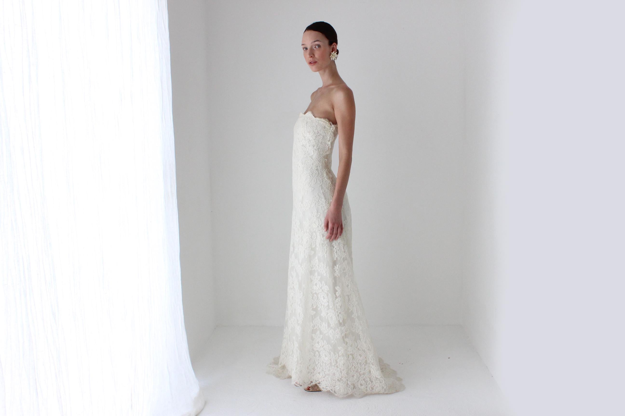 2000s Manuel Mota Lace Bridal Couture Gown