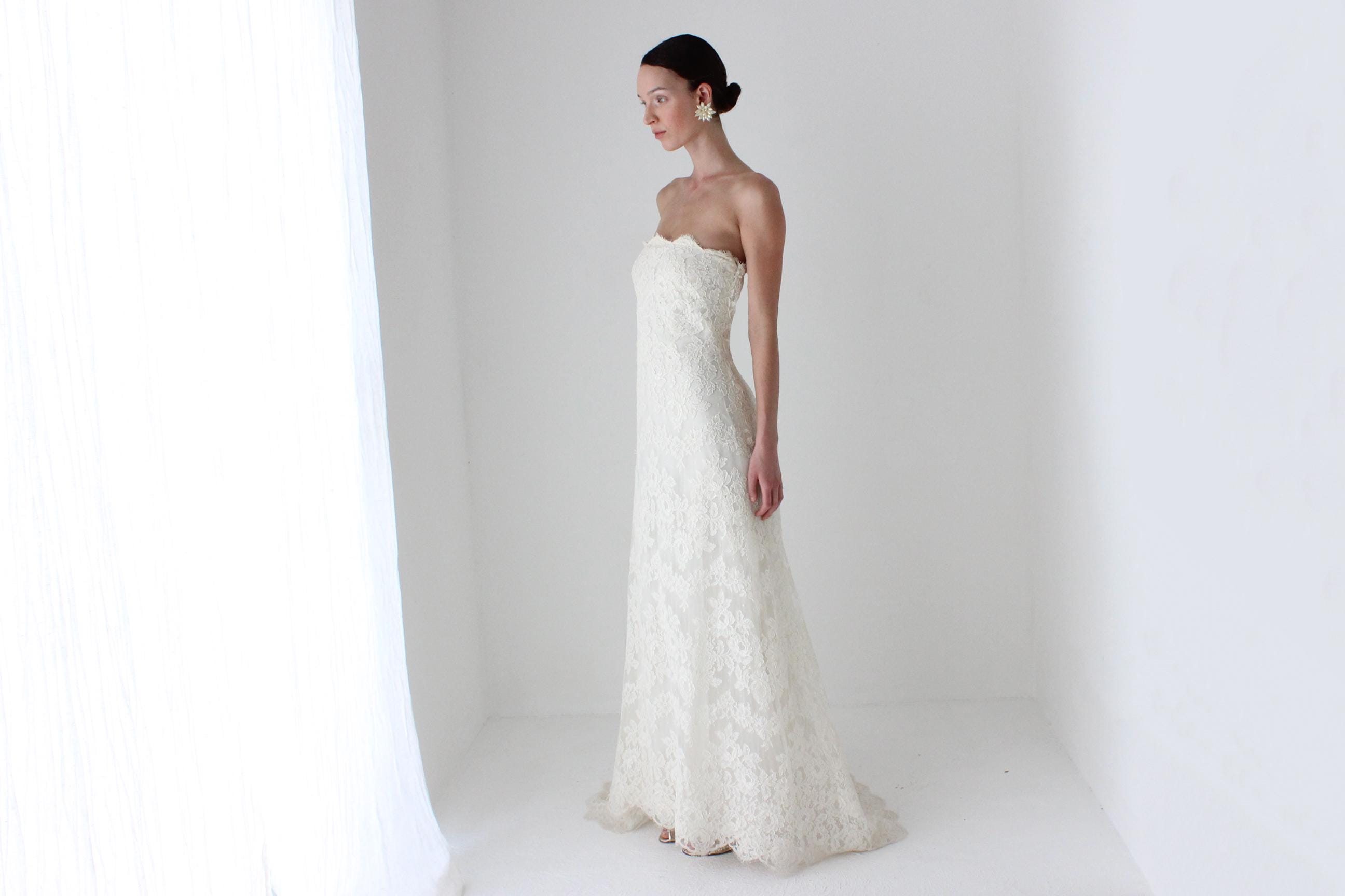 2000s Manuel Mota Lace Bridal Couture Gown
