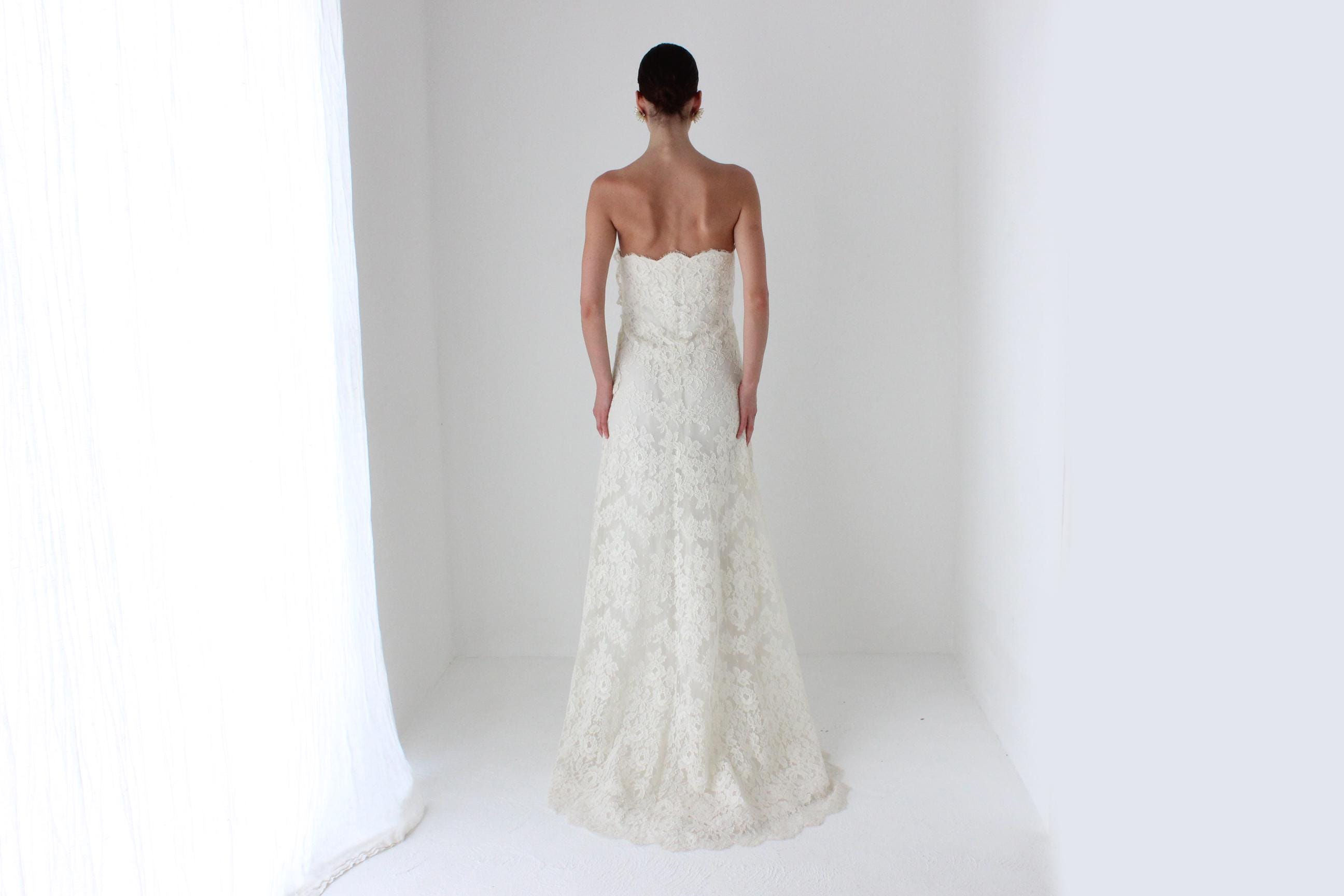 2000s Manuel Mota Lace Bridal Couture Gown