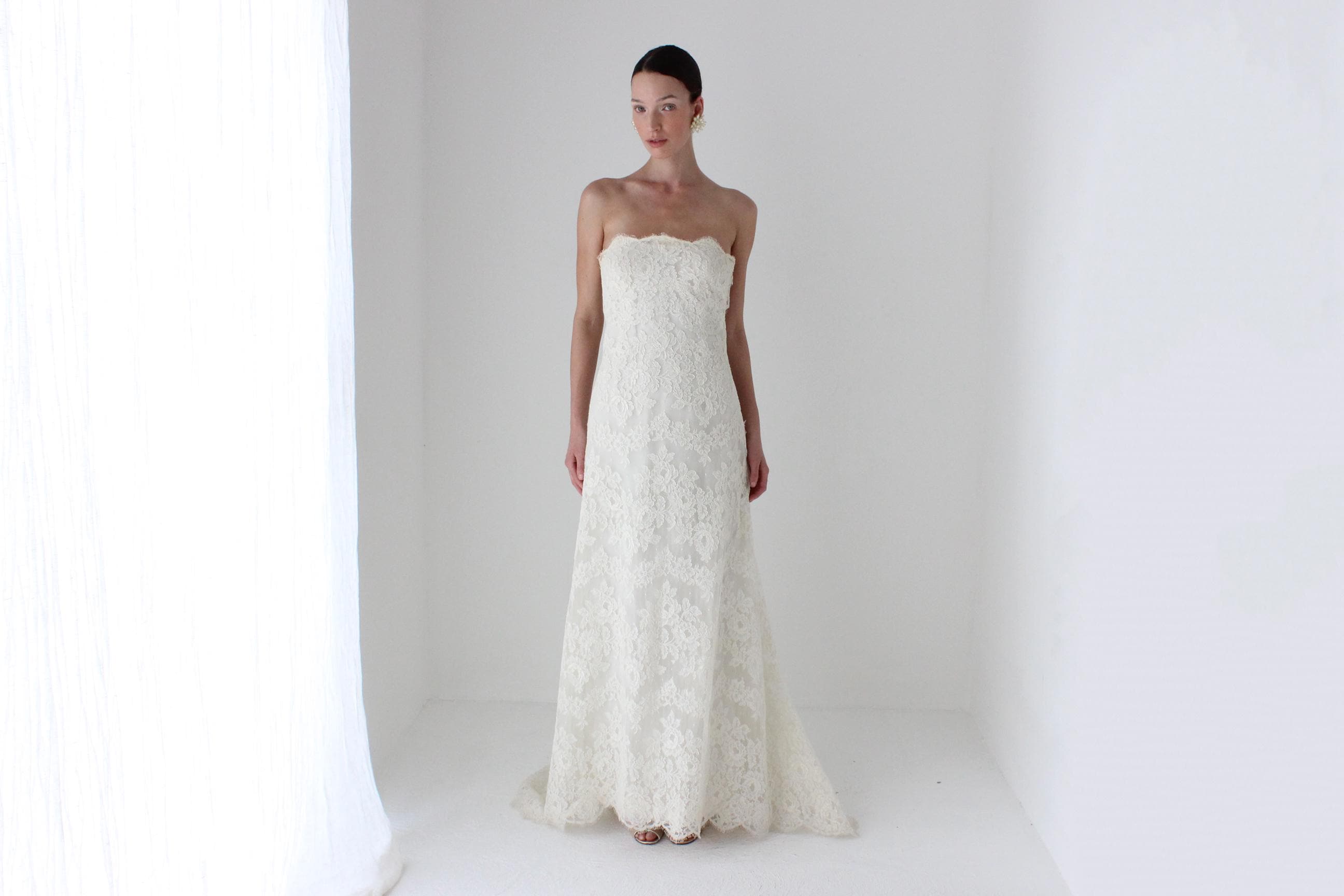 2000s Manuel Mota Lace Bridal Couture Gown