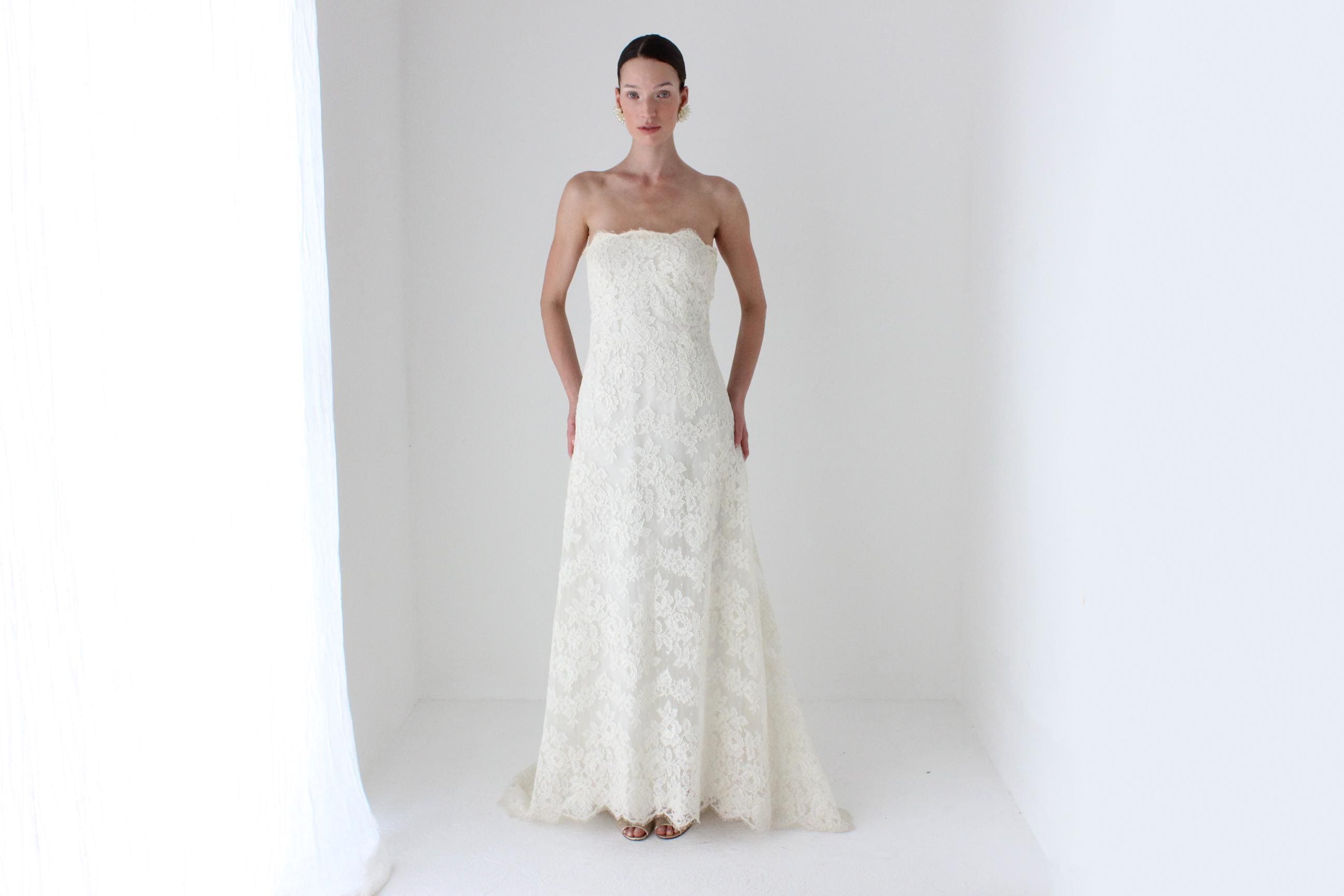 2000s Manuel Mota Lace Bridal Couture Gown