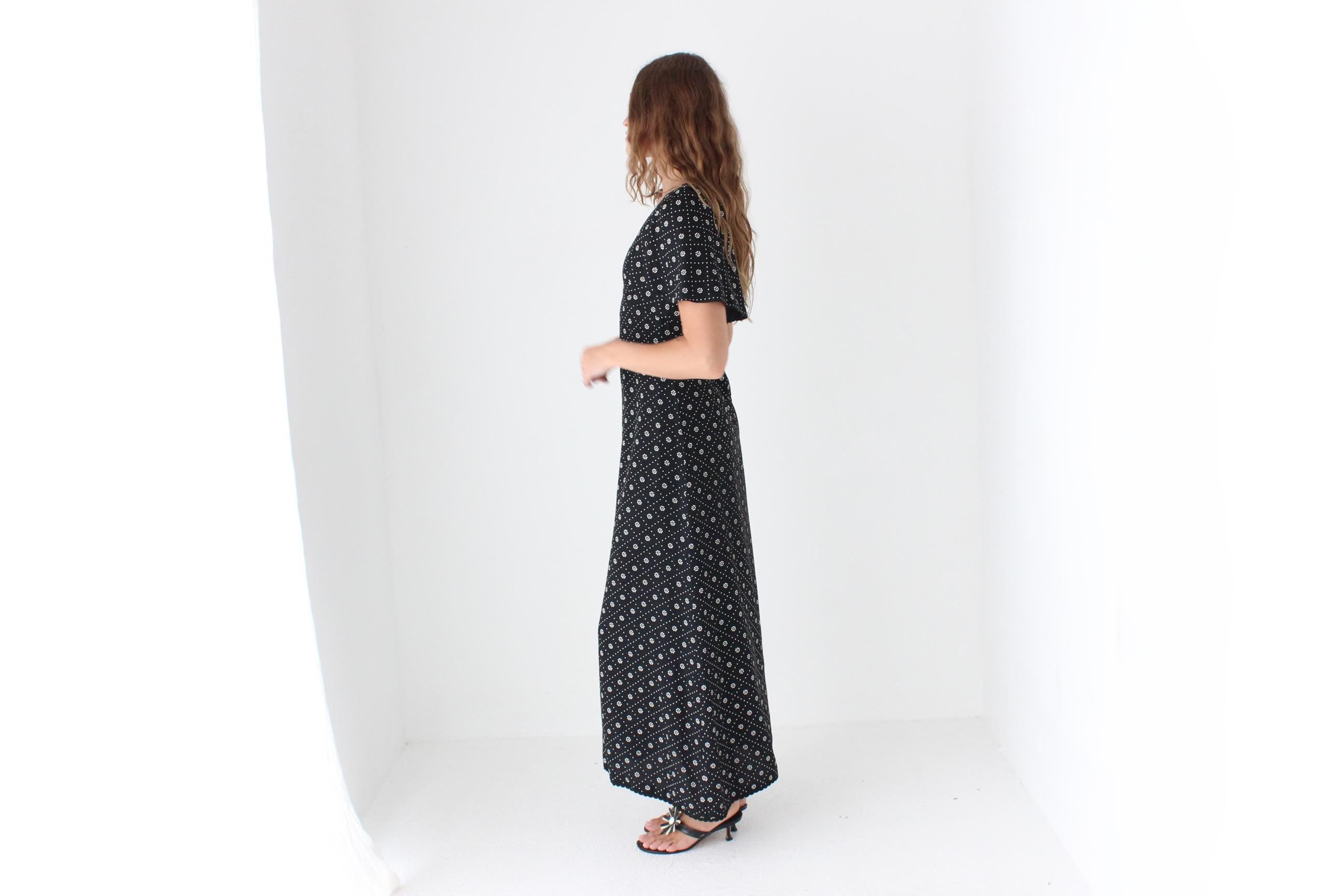 Stunning 70s Crepe Maxi Dress w/ Capelet Sleeves