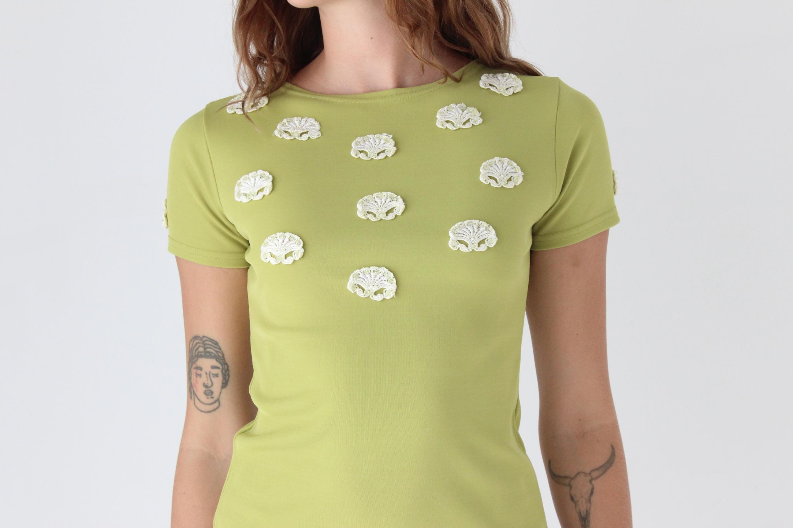Cutest 80s Stretch Tee w/ Crochet Shells