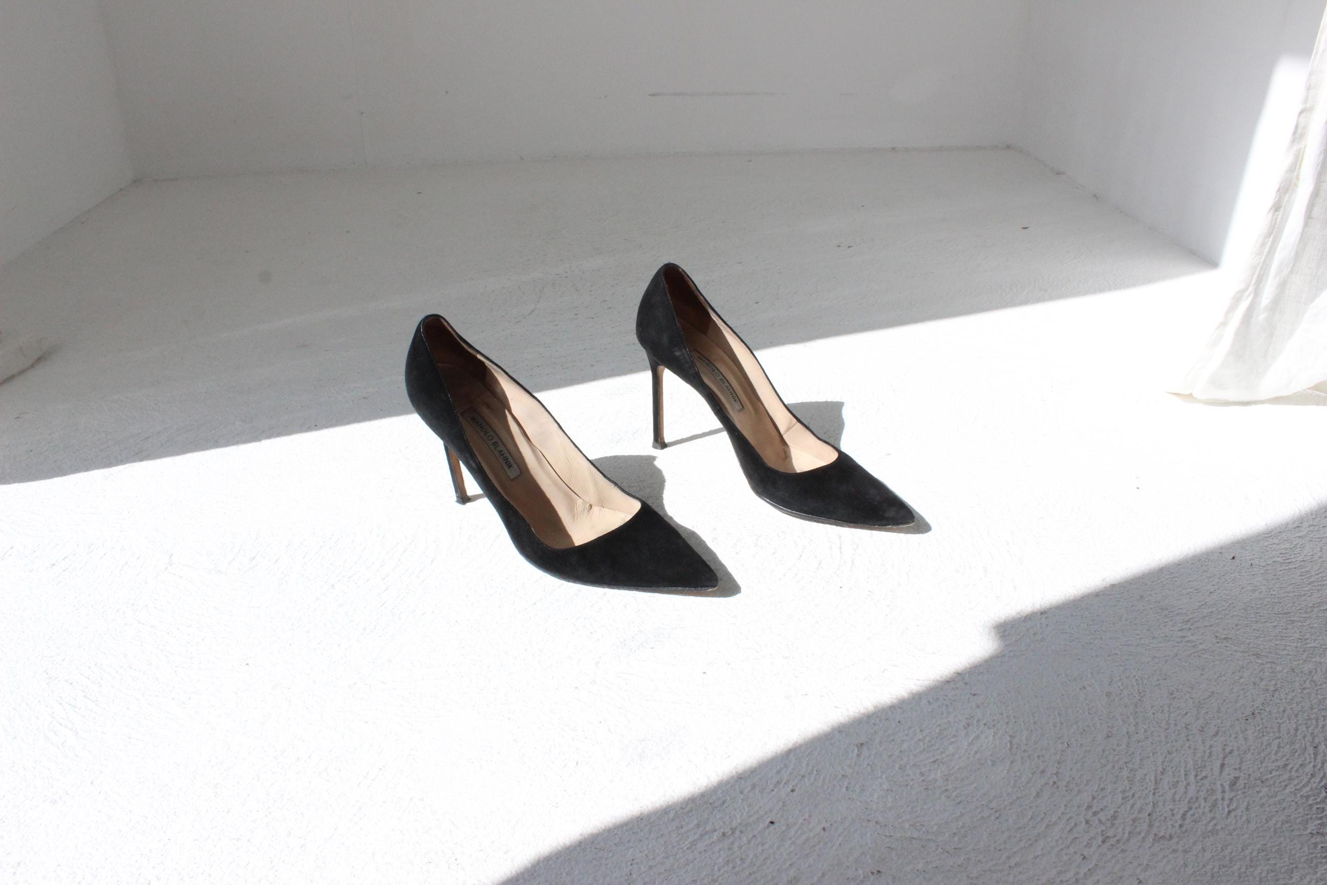 2000s MANOLO BLAHNIK Black Suede Pumps - Euro 41