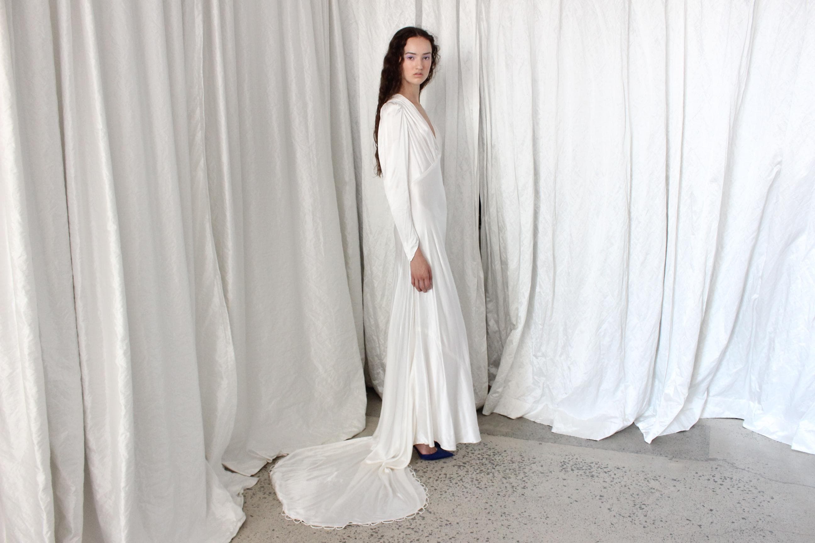 Antique 1930s White Liquid Silk Satin Plunge Neck Bias Cut Wedding Gown w/ Scalloped Train