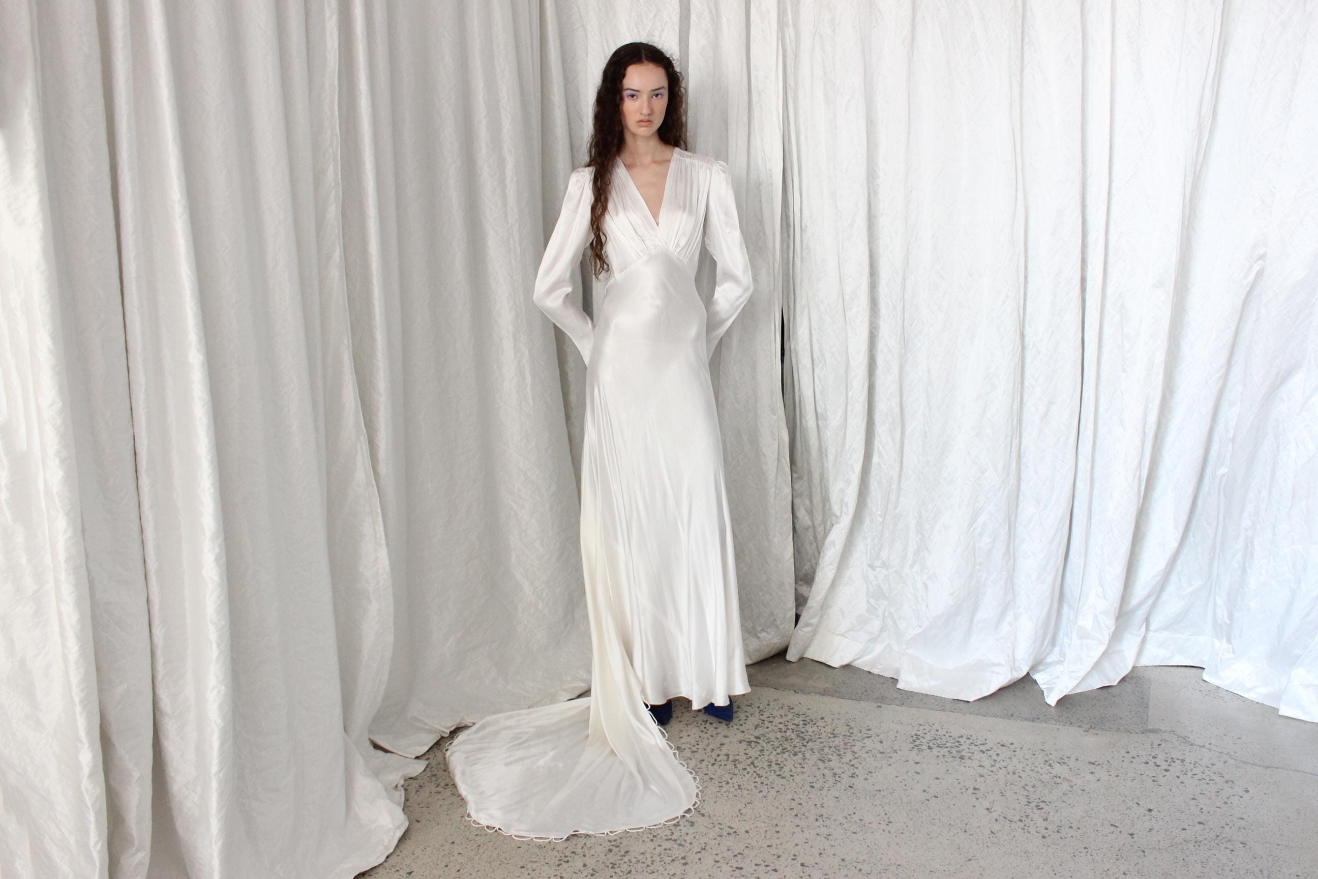 Antique 1930s White Liquid Silk Satin Plunge Neck Bias Cut Wedding Gown w/ Scalloped Train