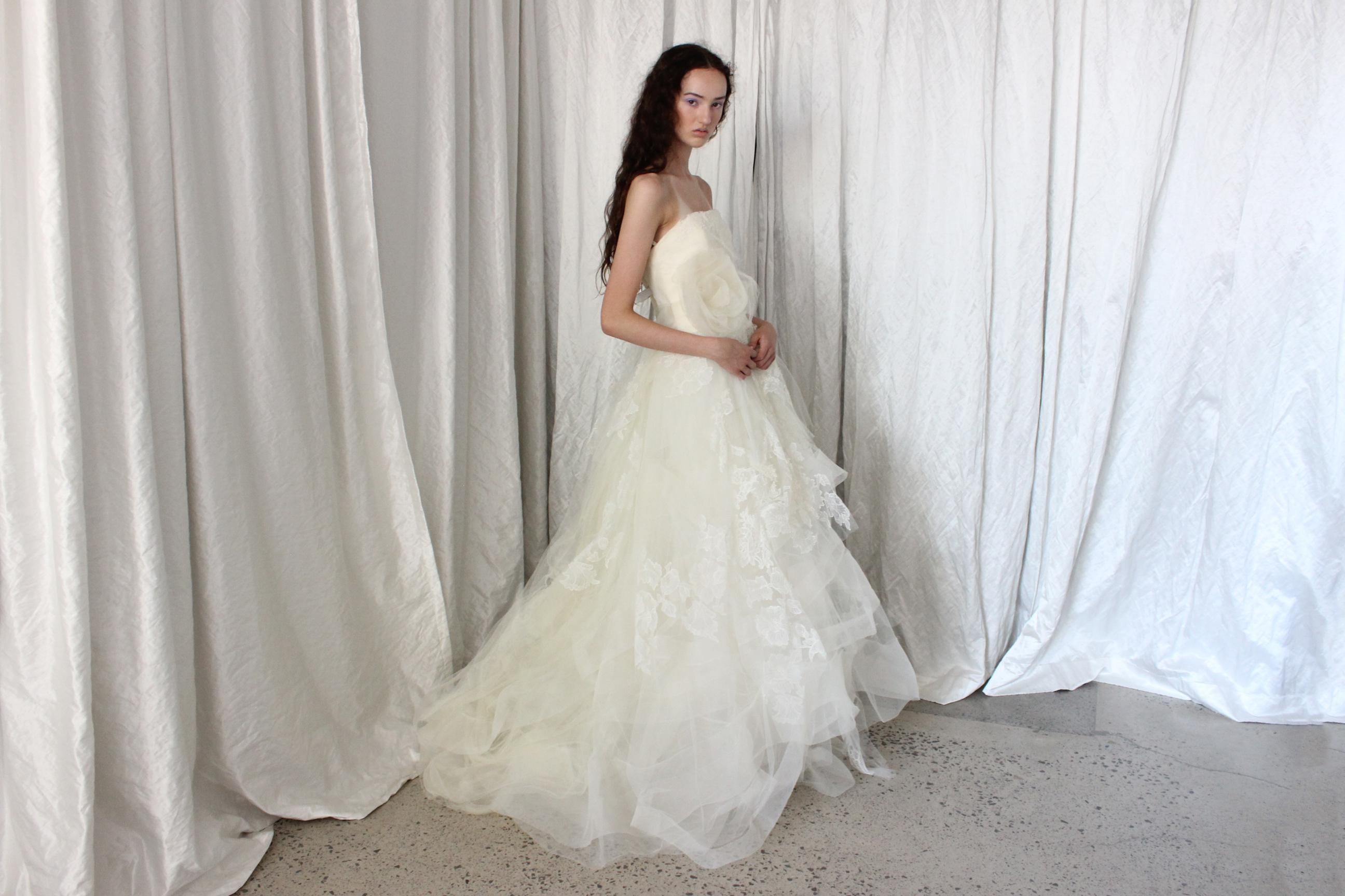 2009 Vera Wang 'Helena' Chantilly Lace & Tulle 'Distressed' Wedding Gown