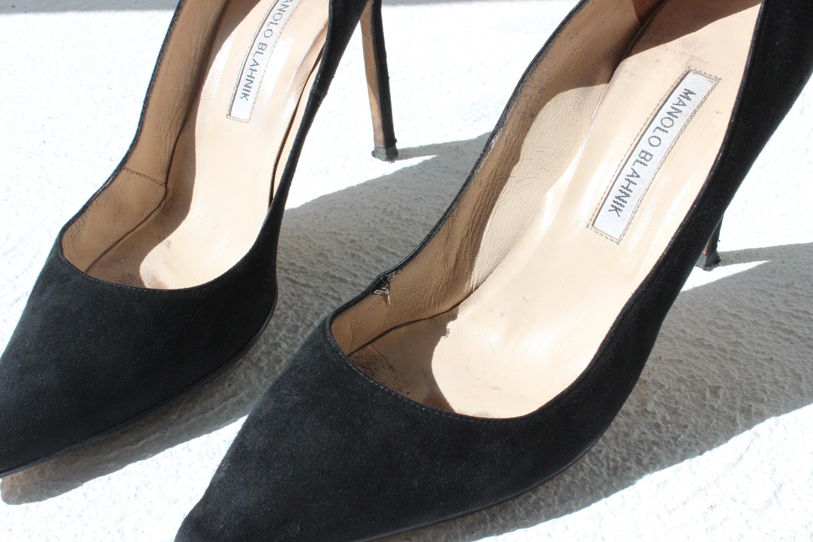 2000s MANOLO BLAHNIK Black Suede Pumps - Euro 41