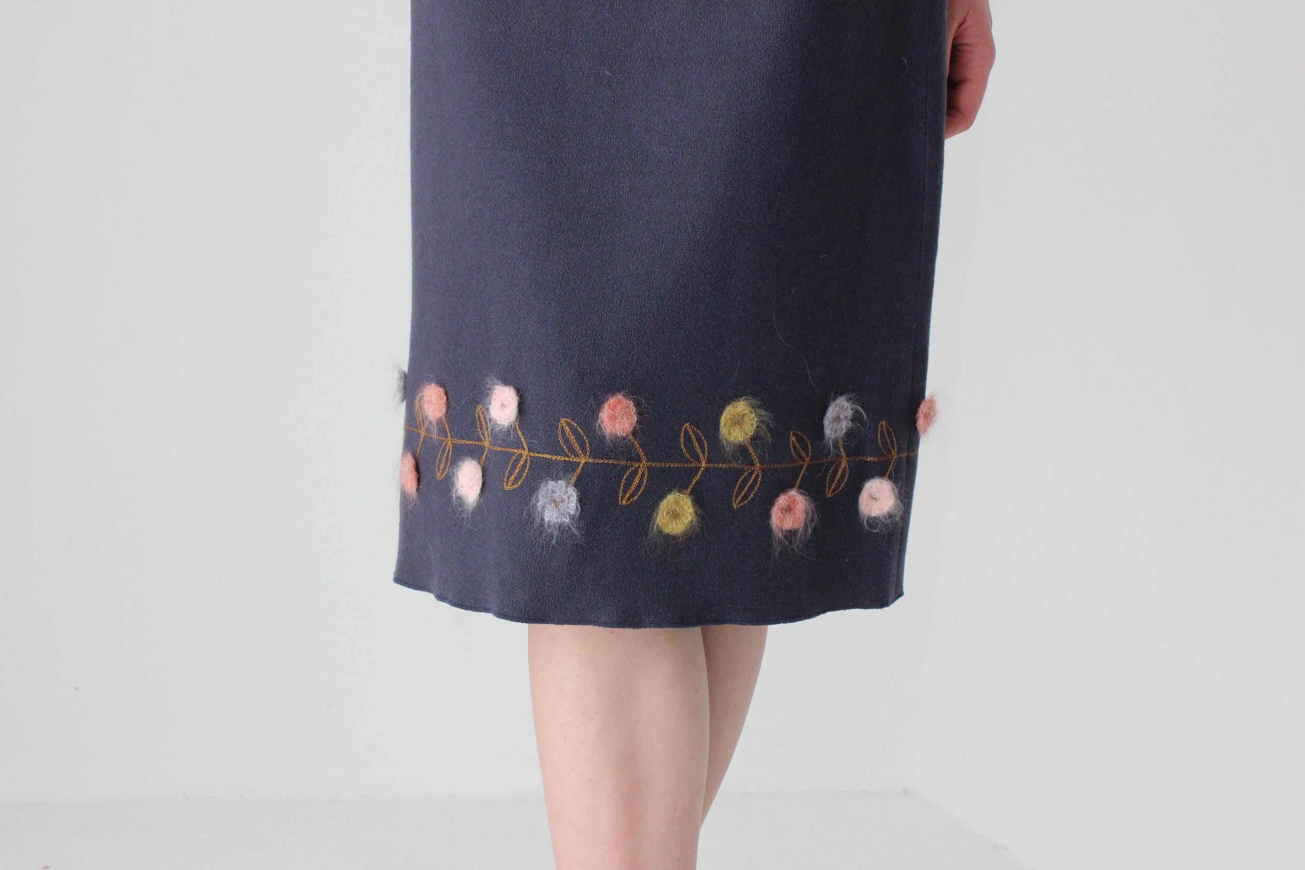 90s French Vintage Cashmere Knee Length Skirt w/ Little Knit Flowers