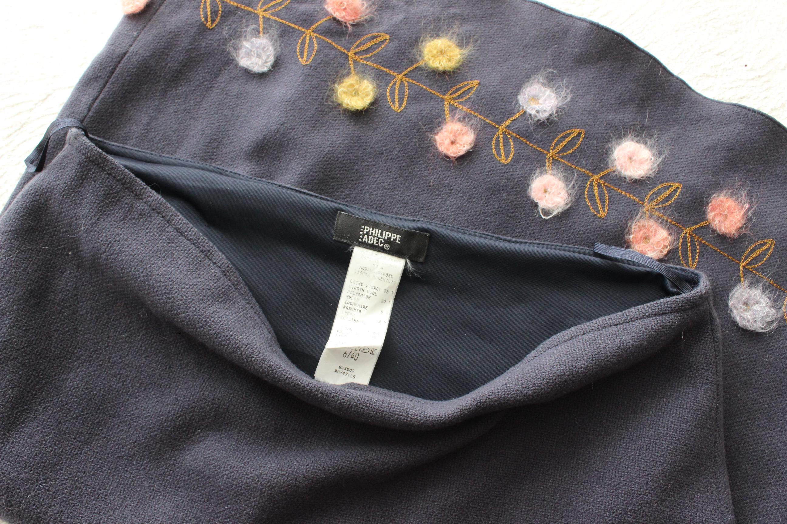 90s French Vintage Cashmere Knee Length Skirt w/ Little Knit Flowers