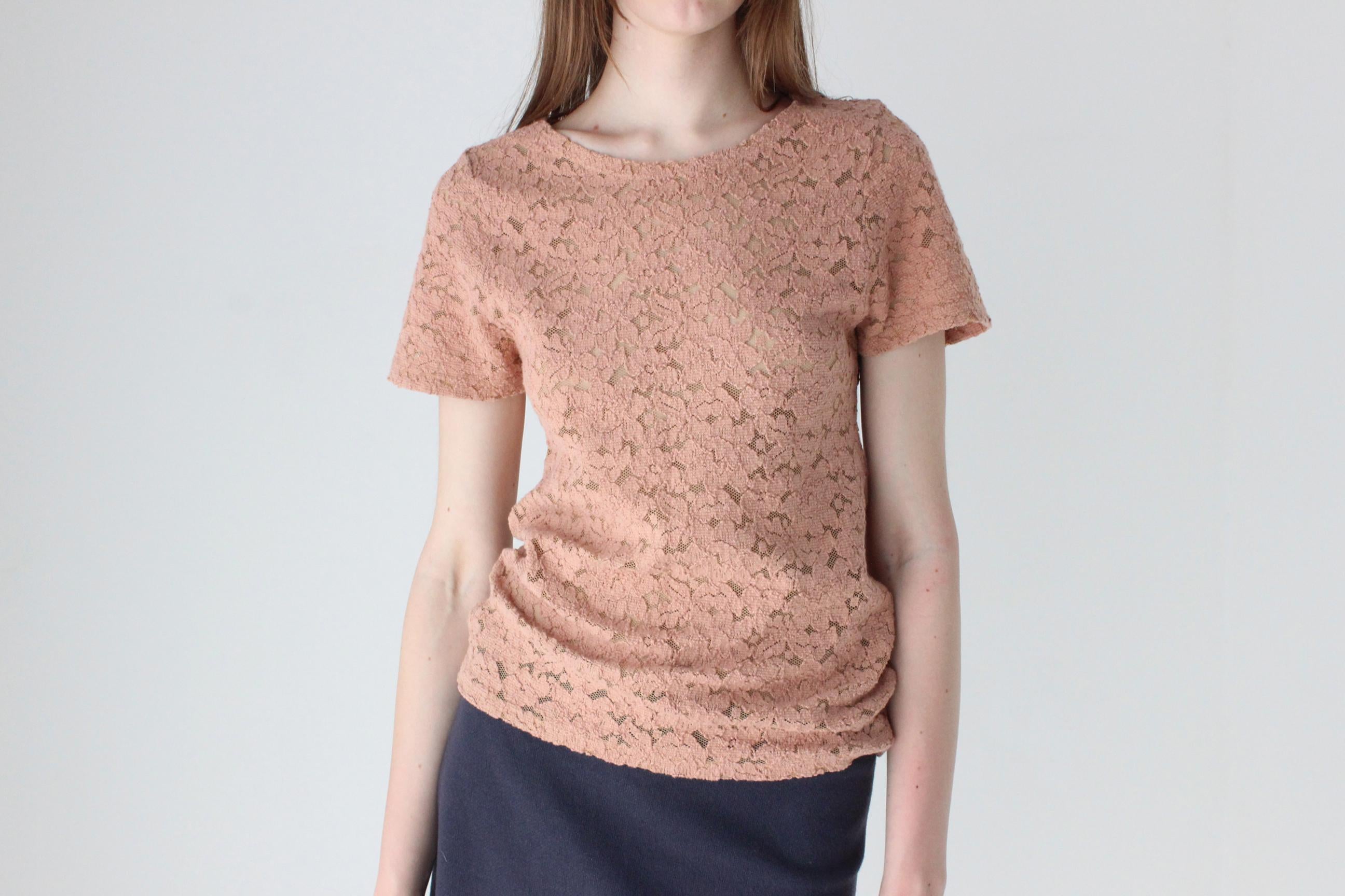90s Stretch Fitted Lace Tee in Dusty Pink