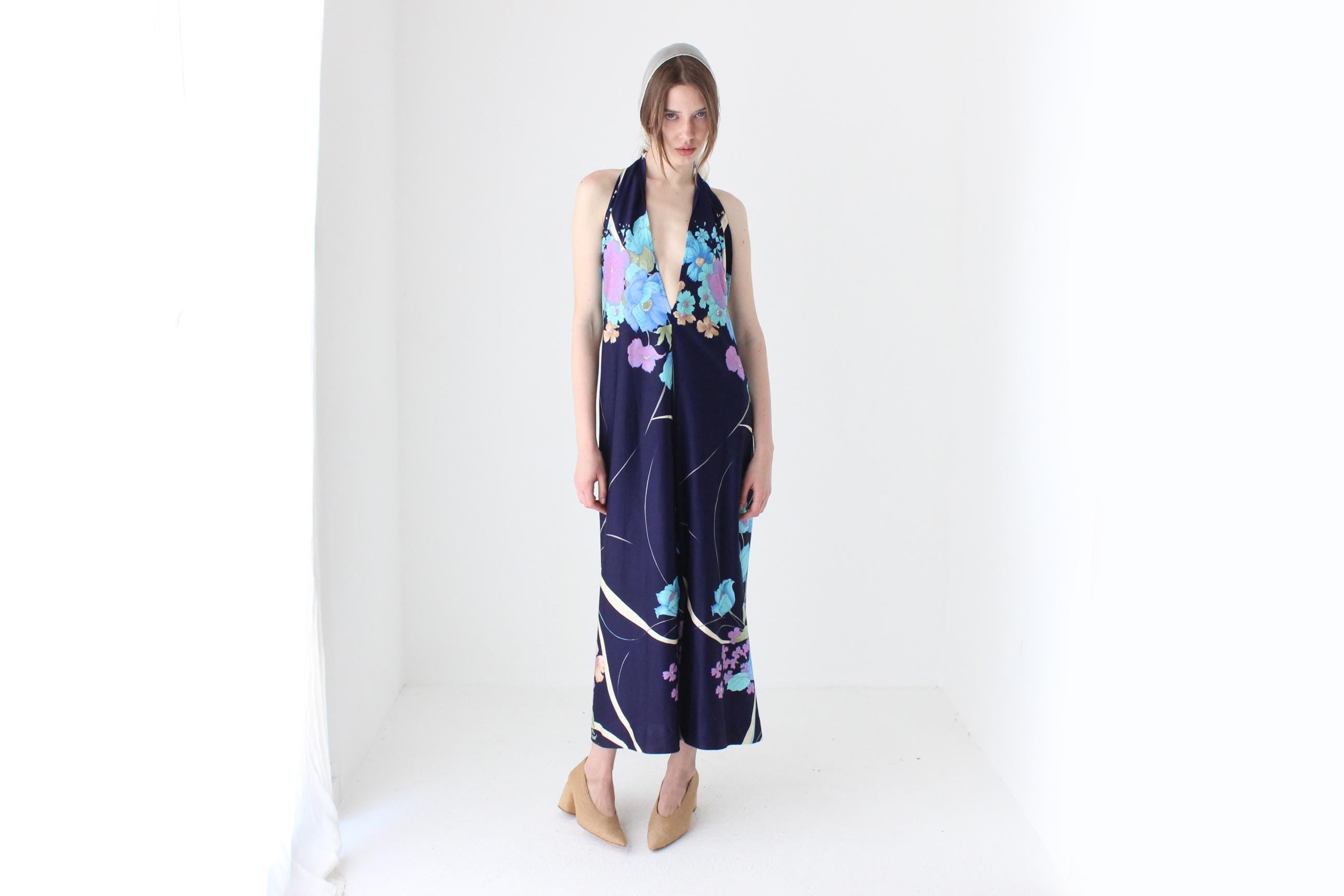 Relaxed 70s Arty Halter Dress