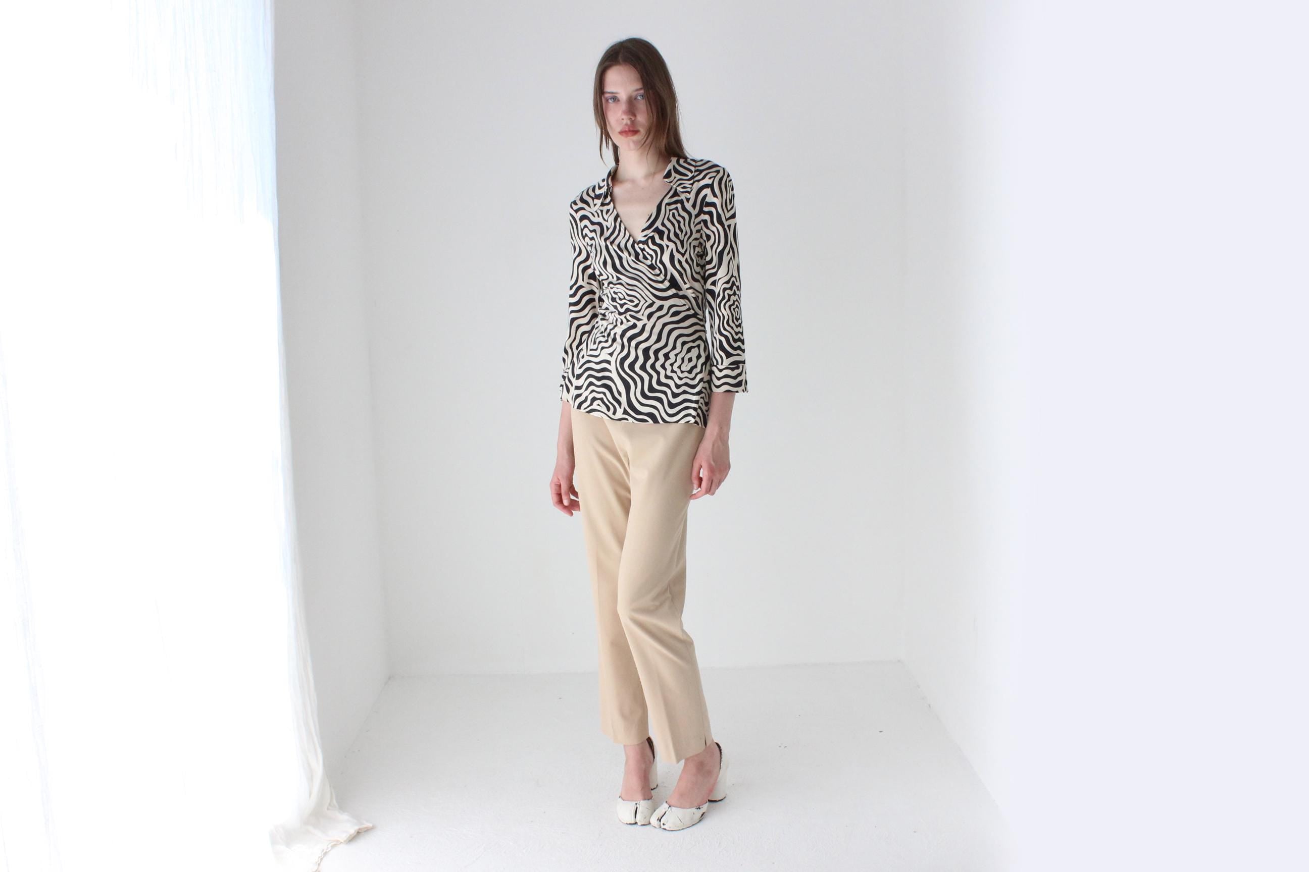 2000s Diane Von Furstenberg Abstract Silk Jersey Wrap Top