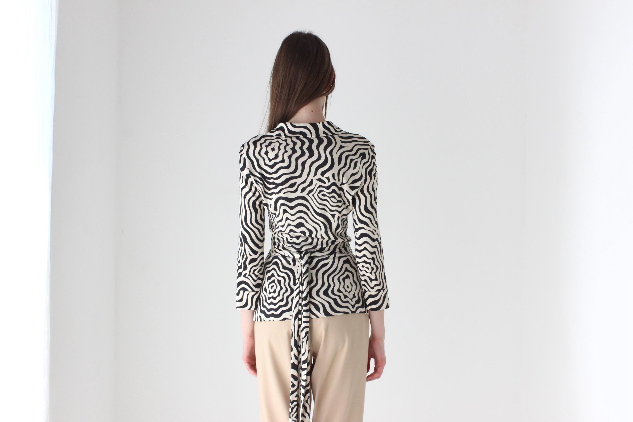 2000s Diane Von Furstenberg Abstract Silk Jersey Wrap Top