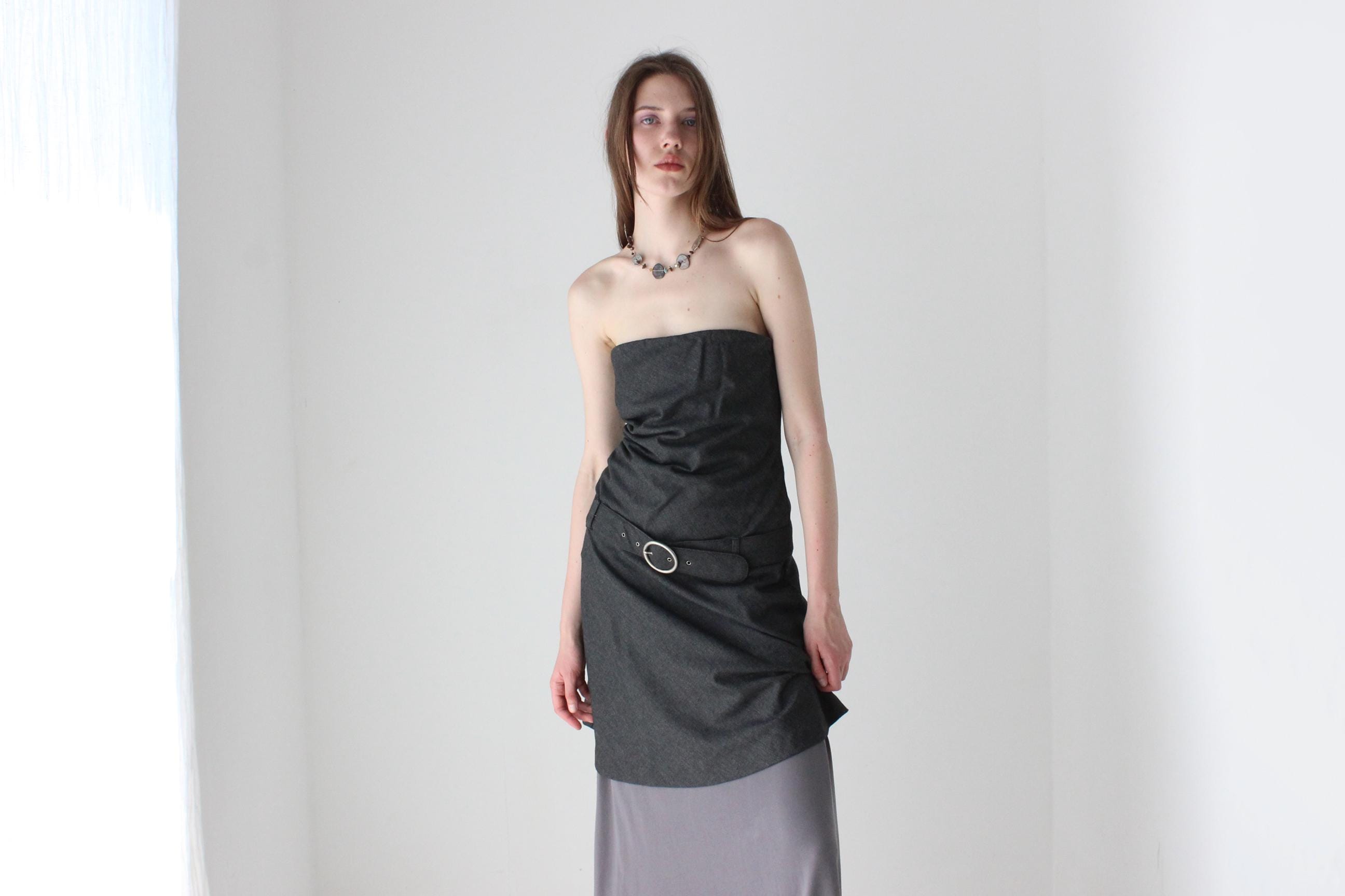 90s European 'Madrilena' Grey Woven Strapless Belted Mini
