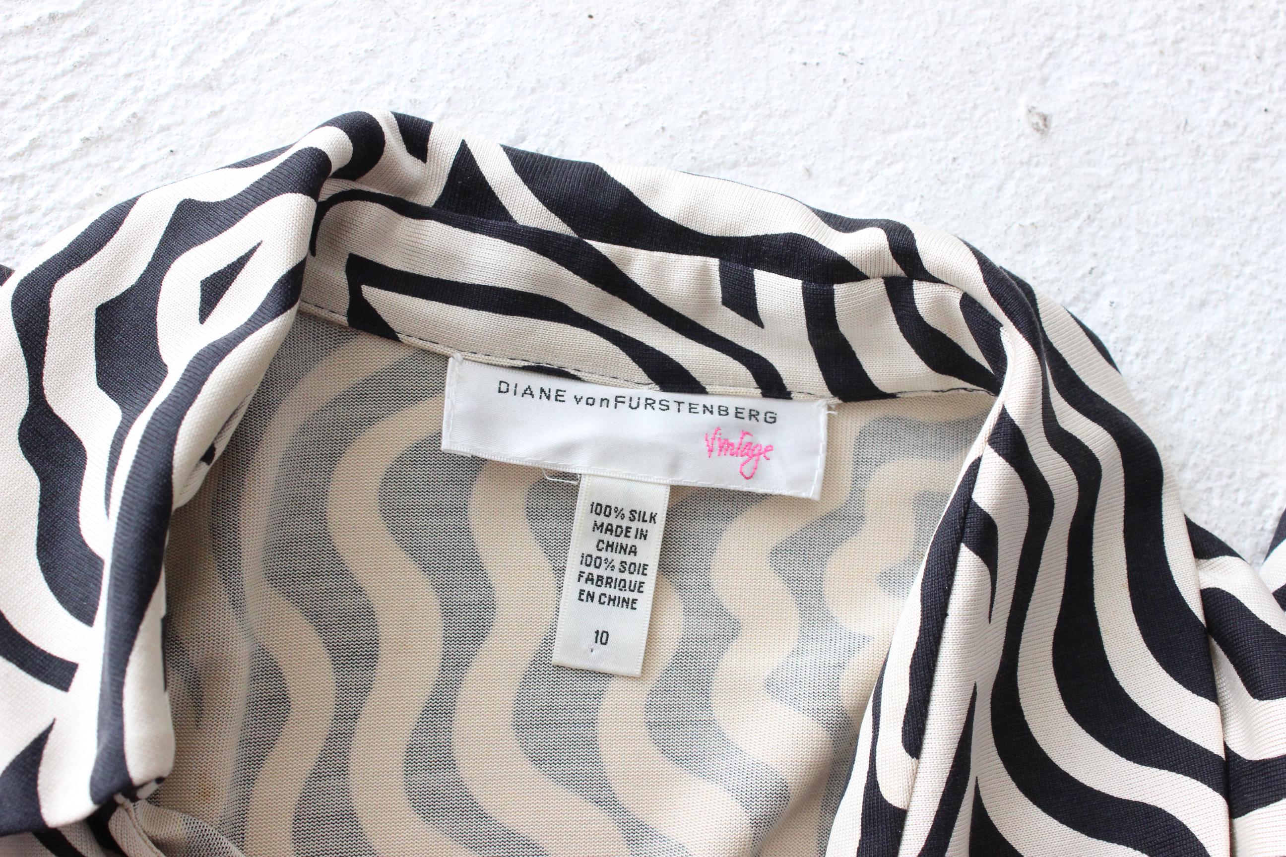 2000s Diane Von Furstenberg Abstract Silk Jersey Wrap Top
