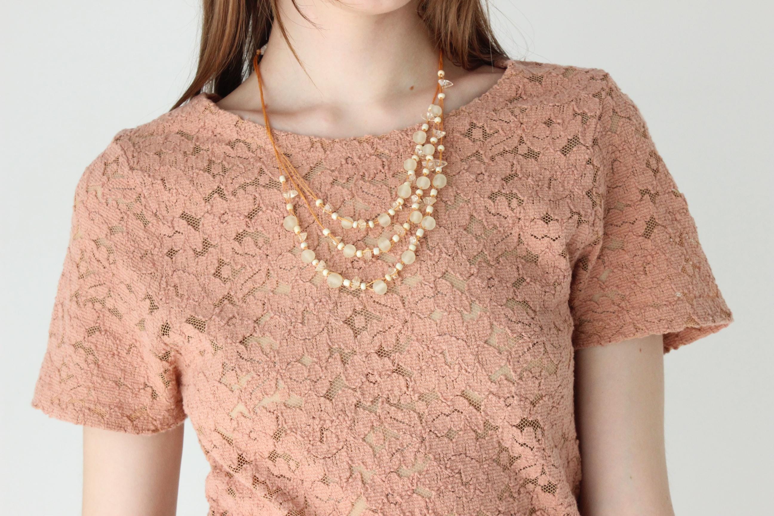 90s Stretch Fitted Lace Tee in Dusty Pink