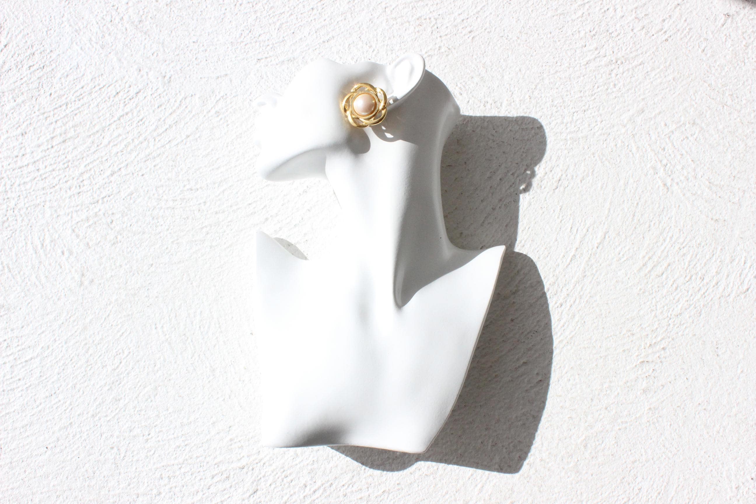 80s Baroque Pearl & Gold Tone Clip Ons