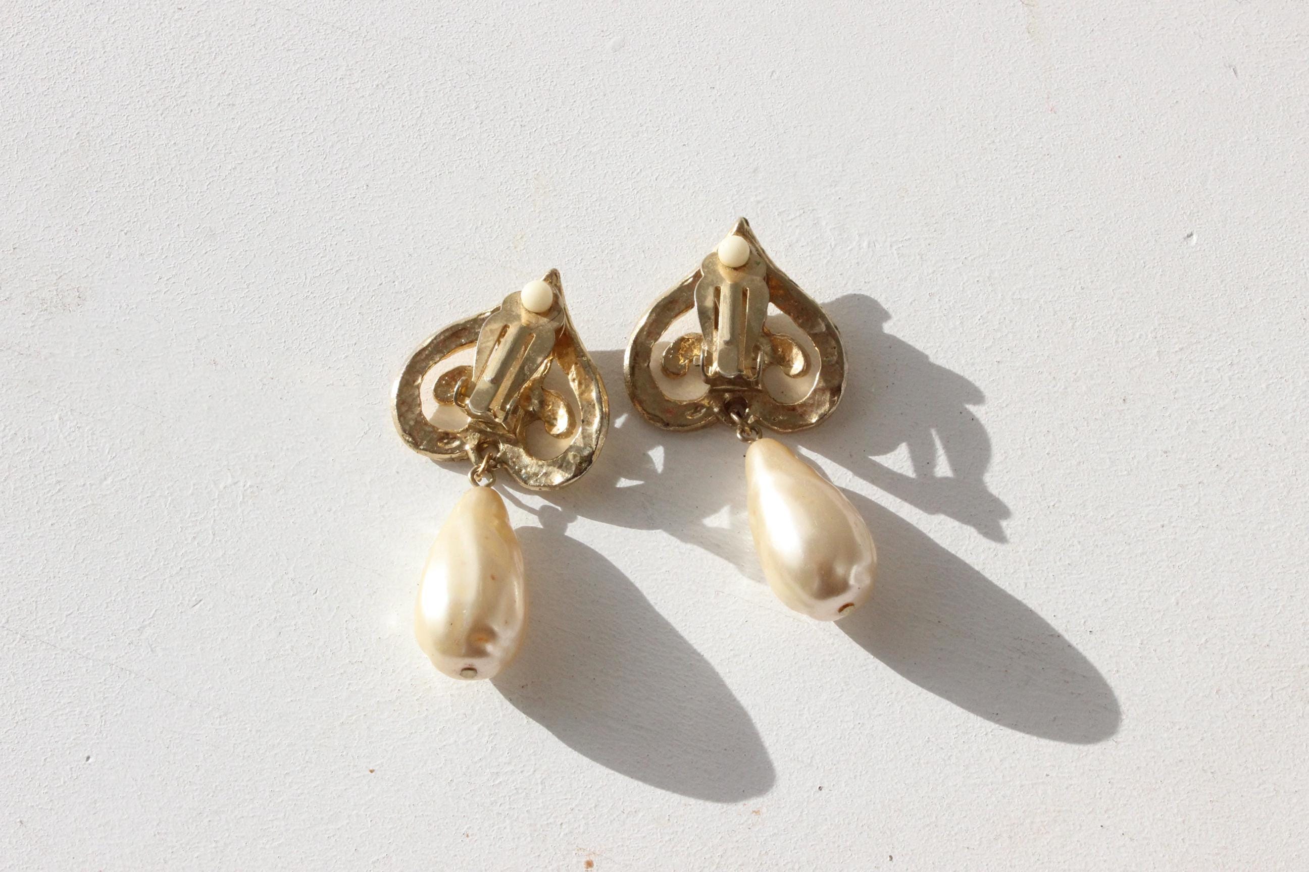 80s Baroque & Rustic Teardrop Pearl Clip Ons