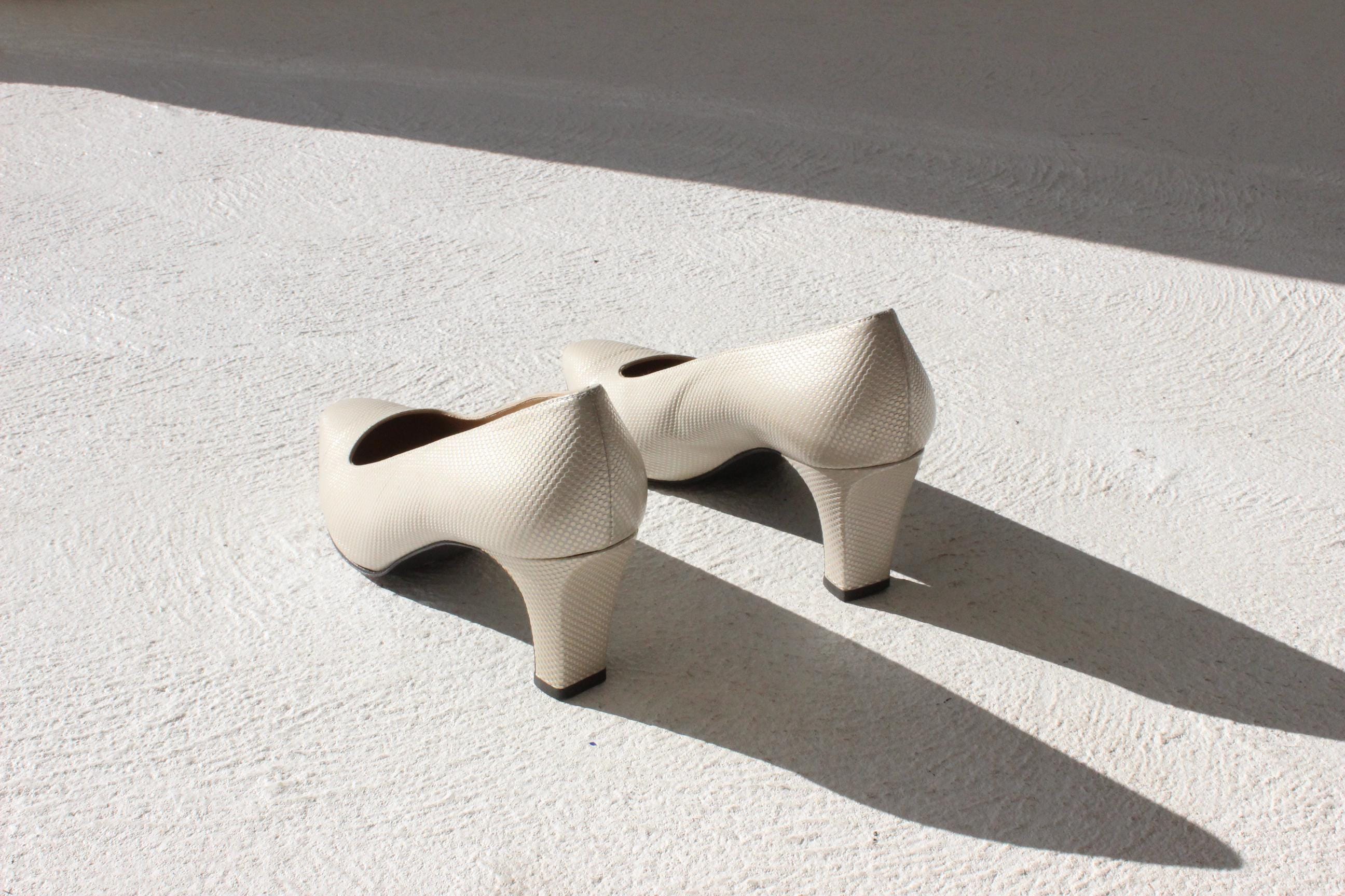 90s Stuart Weitzman Oyster Metallic Leather Pumps - Euro 37.5