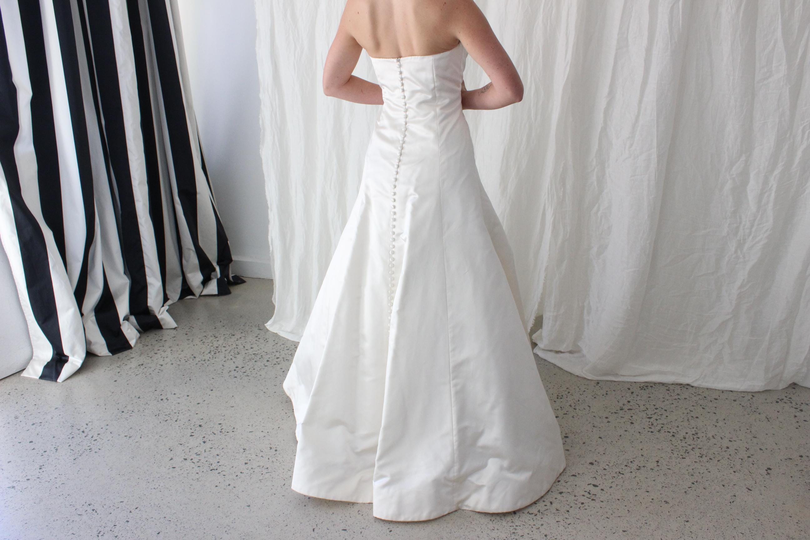 90s Vintage Vera Wang Duchess Silk Satin Strapless A Line Wedding Gown