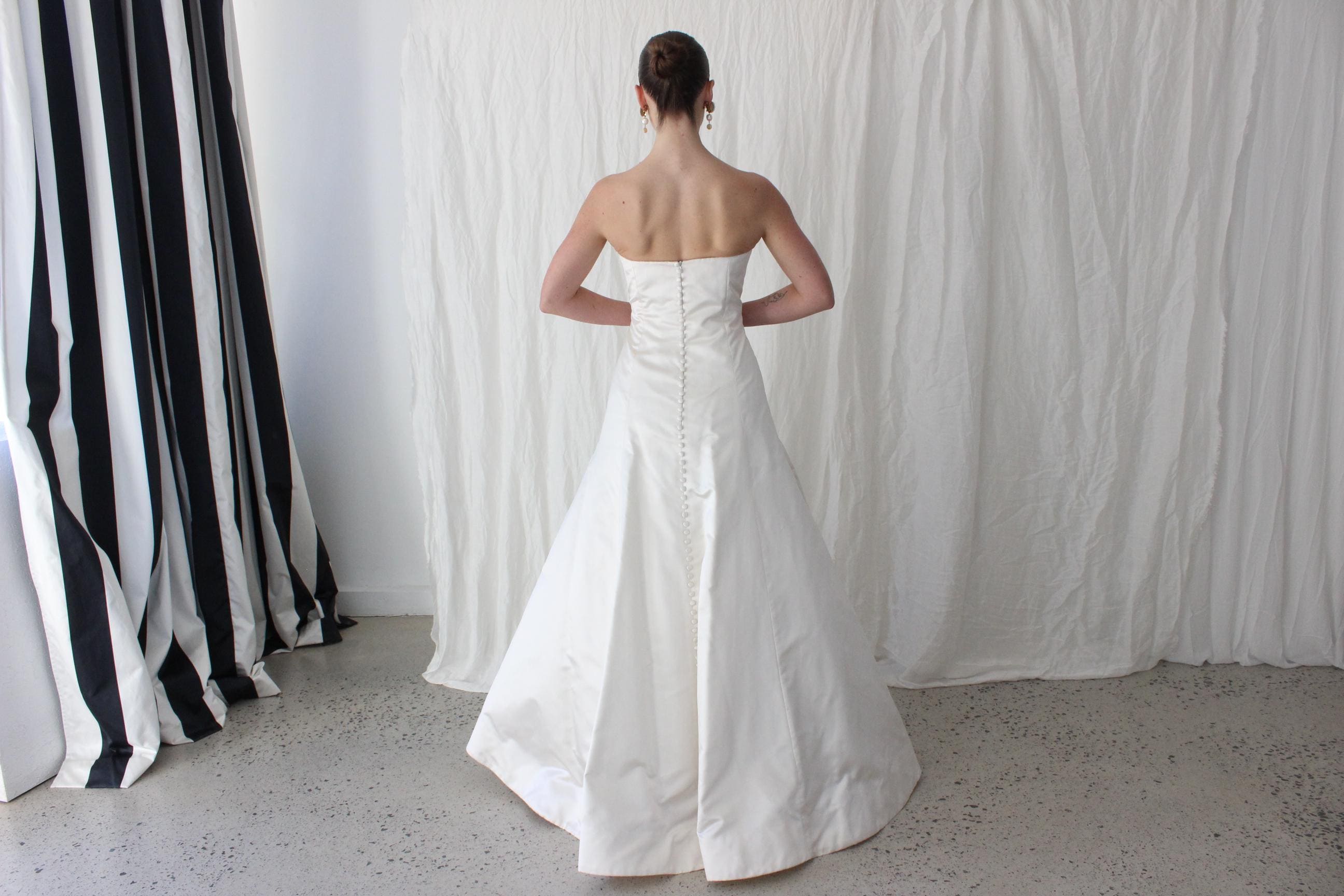 90s Vintage Vera Wang Duchess Silk Satin Strapless A Line Wedding Gown