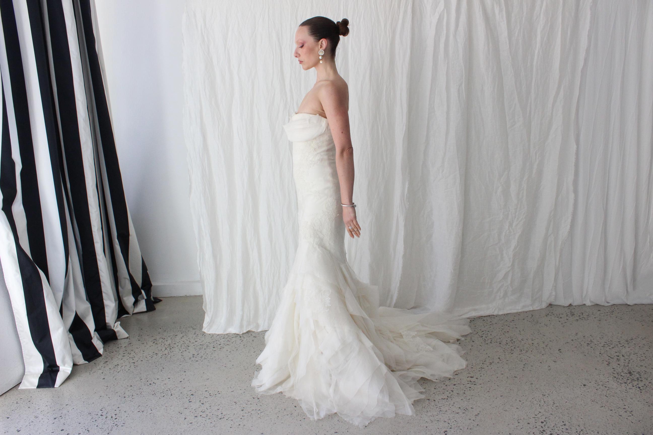 2011 Vera Wang 'Fawn' Chantilly Lace & Organza Mermaid Gown