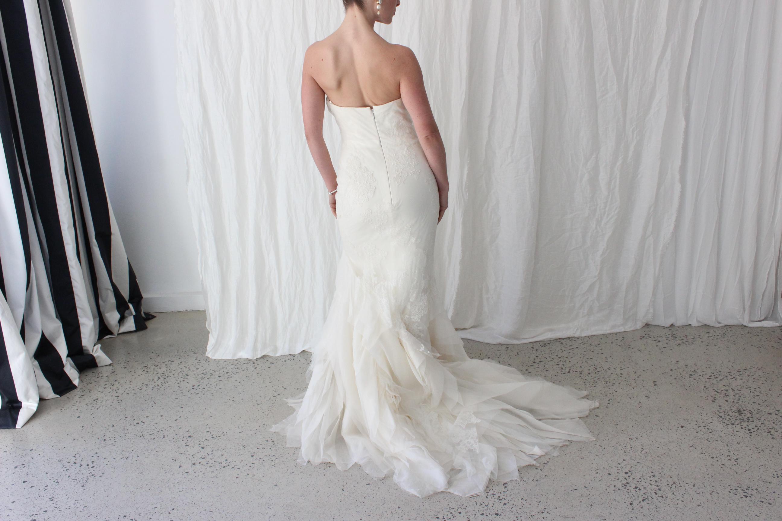 2011 Vera Wang 'Fawn' Chantilly Lace & Organza Mermaid Gown