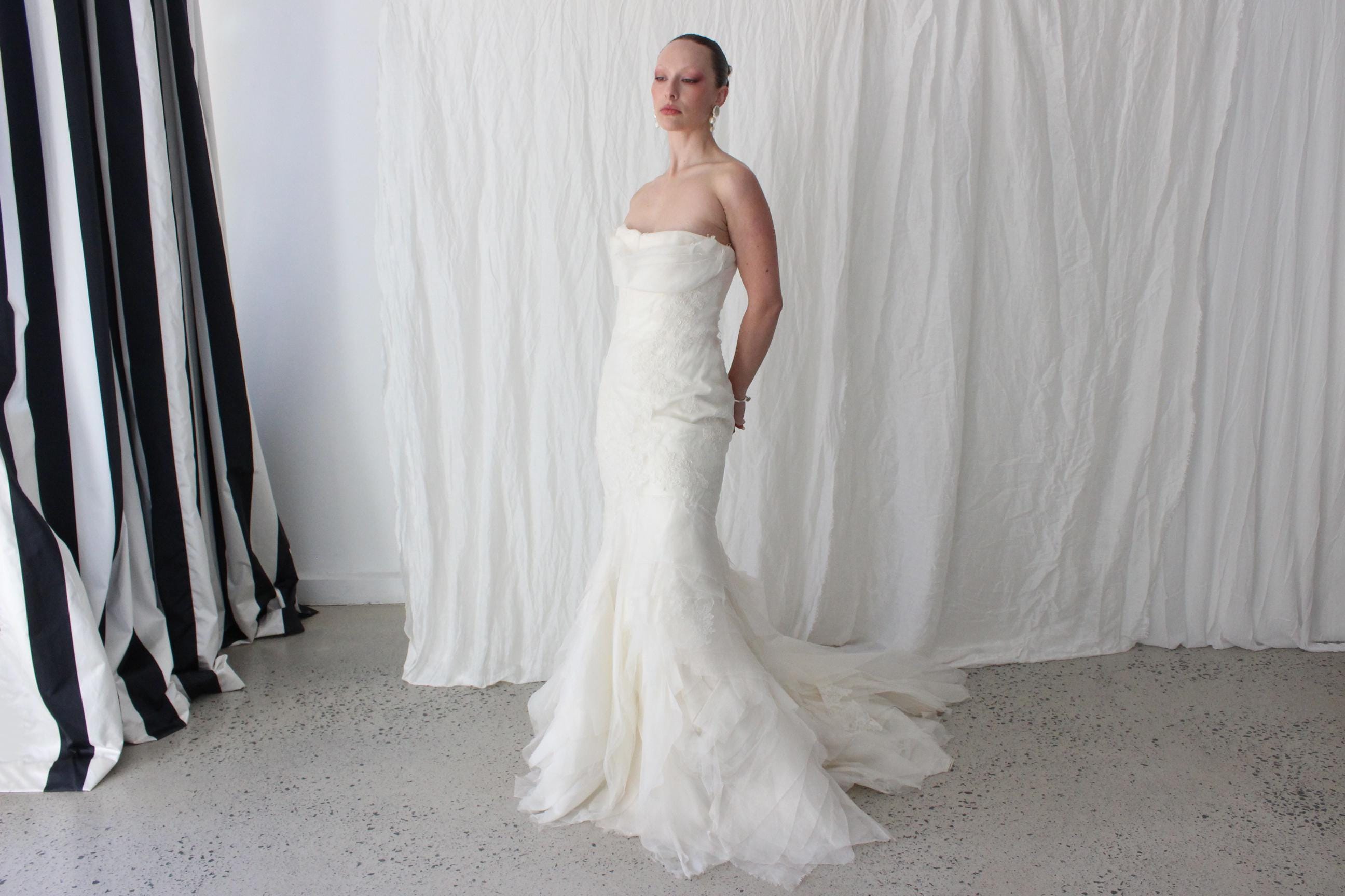 2011 Vera Wang 'Fawn' Chantilly Lace & Organza Mermaid Gown