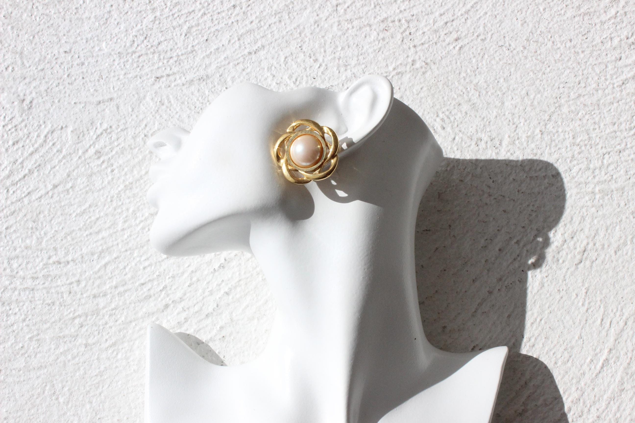 80s Baroque Pearl & Gold Tone Clip Ons