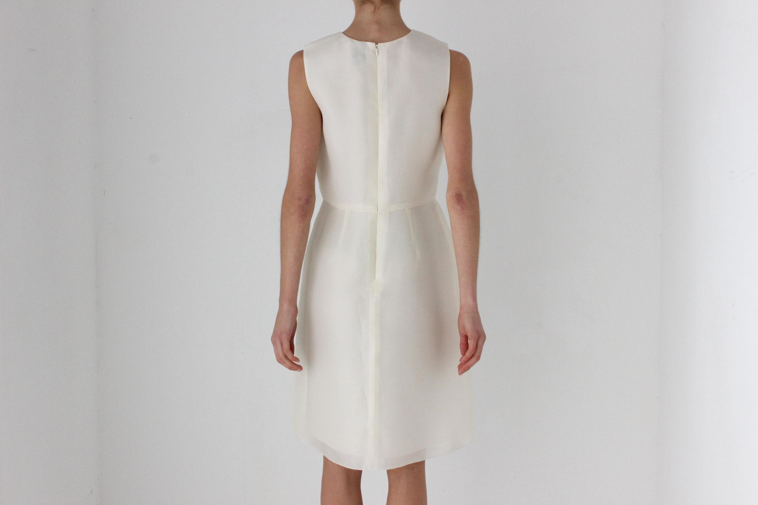 2000s VERA WANG Cream Silk Organza Sheath Dress w/  Abstract Paint Stroke