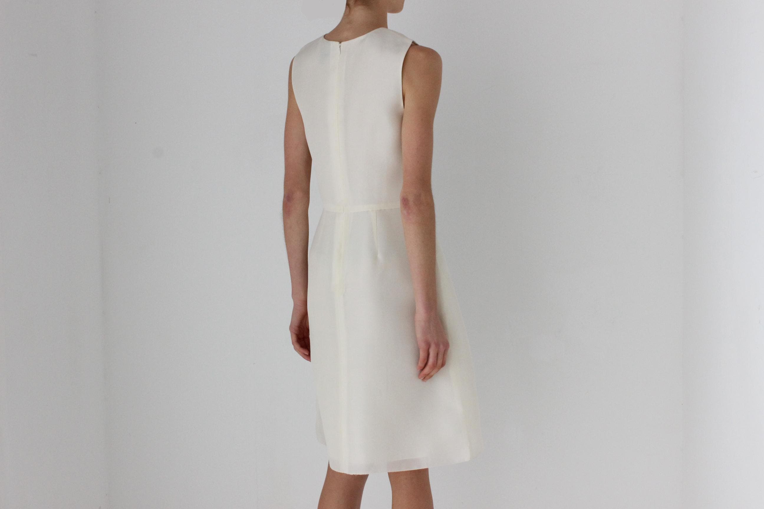 2000s VERA WANG Cream Silk Organza Sheath Dress w/  Abstract Paint Stroke