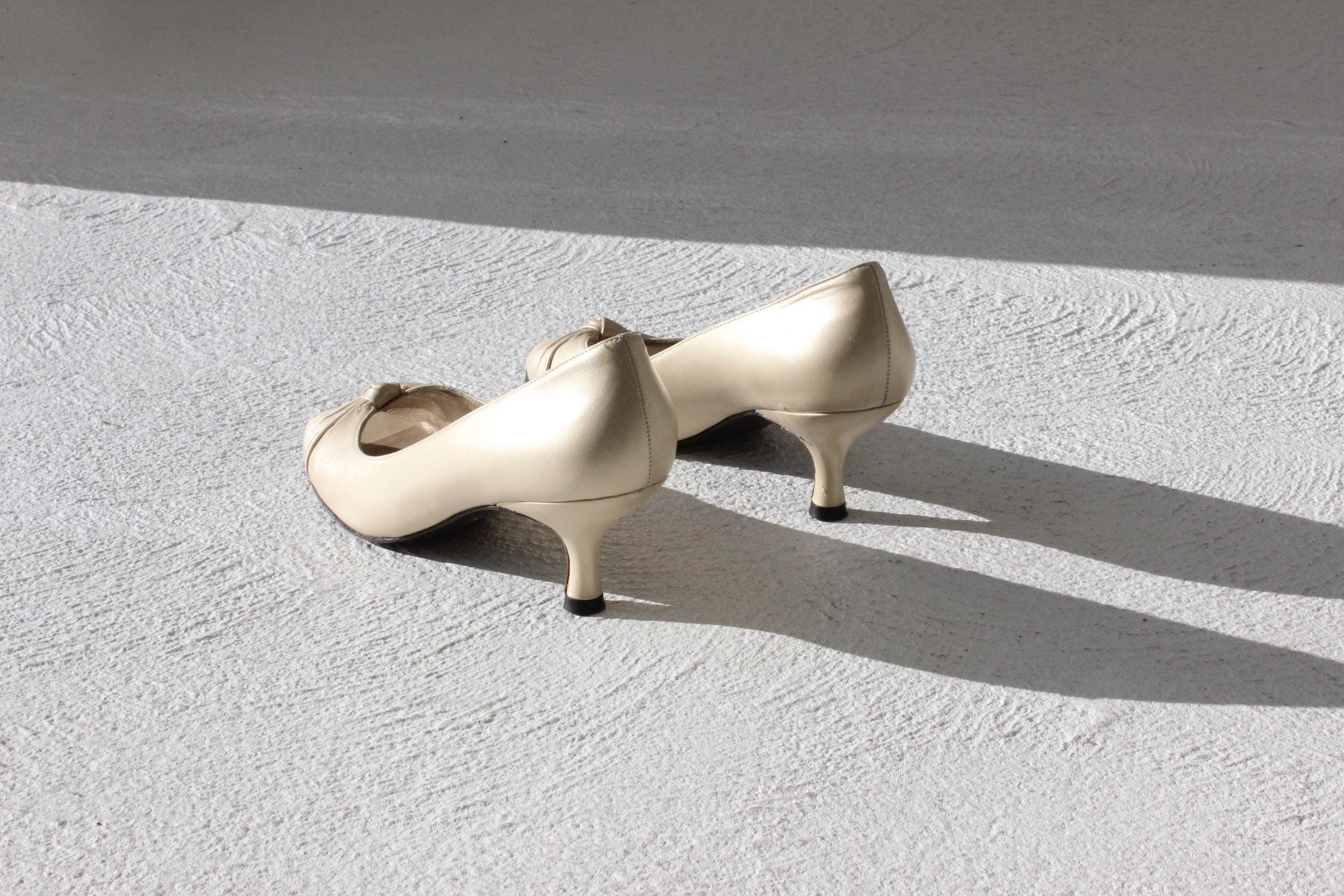 80s Stuart Weitzman Muted Gold Leather Low Heel Knot Pumps - Euro 37.5