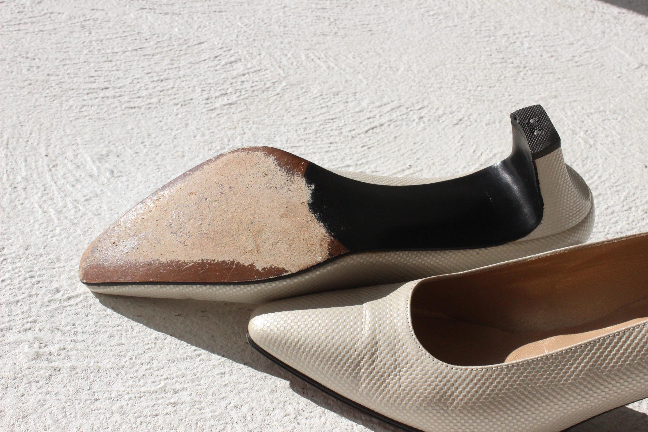90s Stuart Weitzman Oyster Metallic Leather Pumps - Euro 37.5