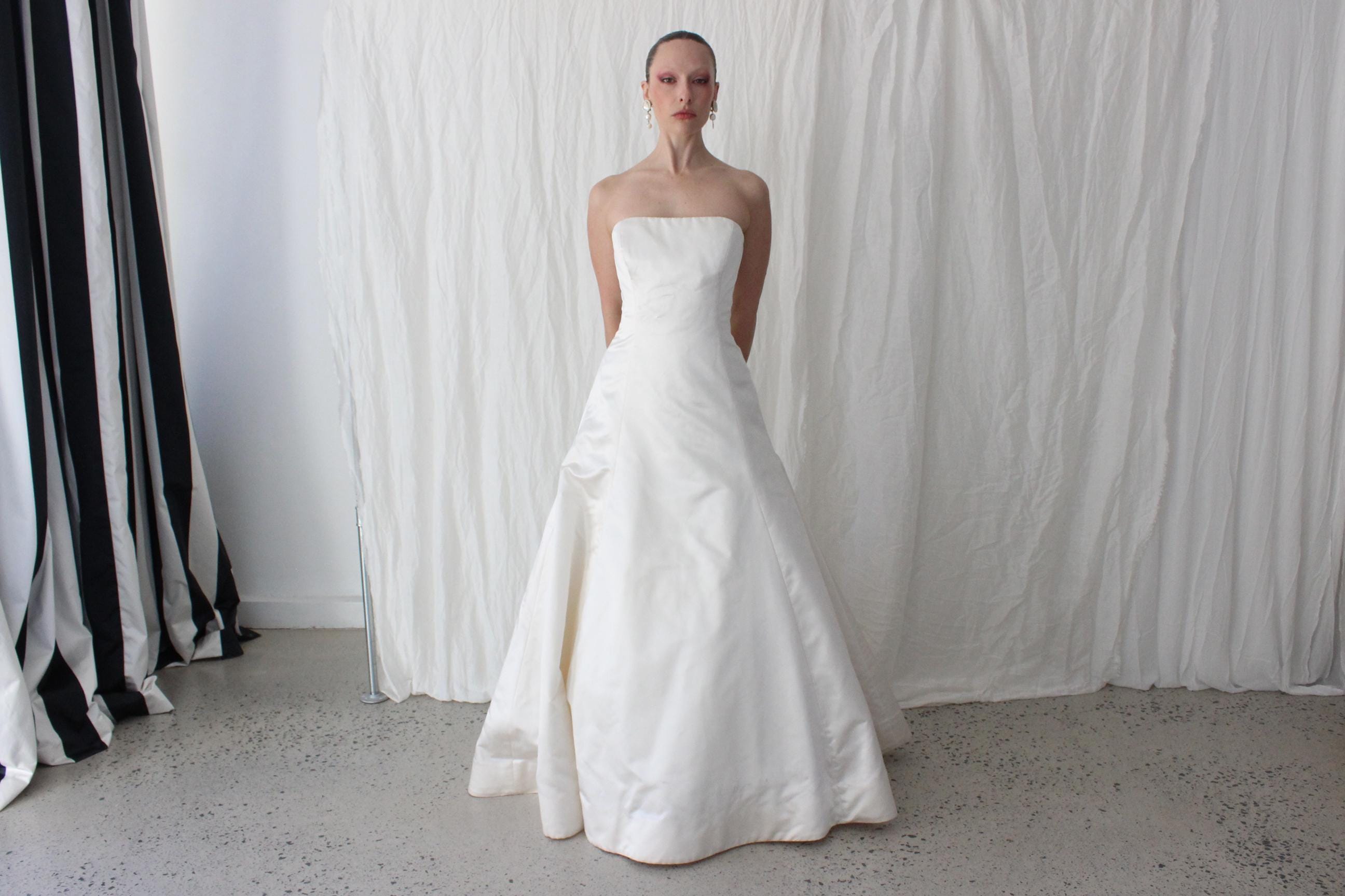 90s Vintage Vera Wang Duchess Silk Satin Strapless A Line Wedding Gown