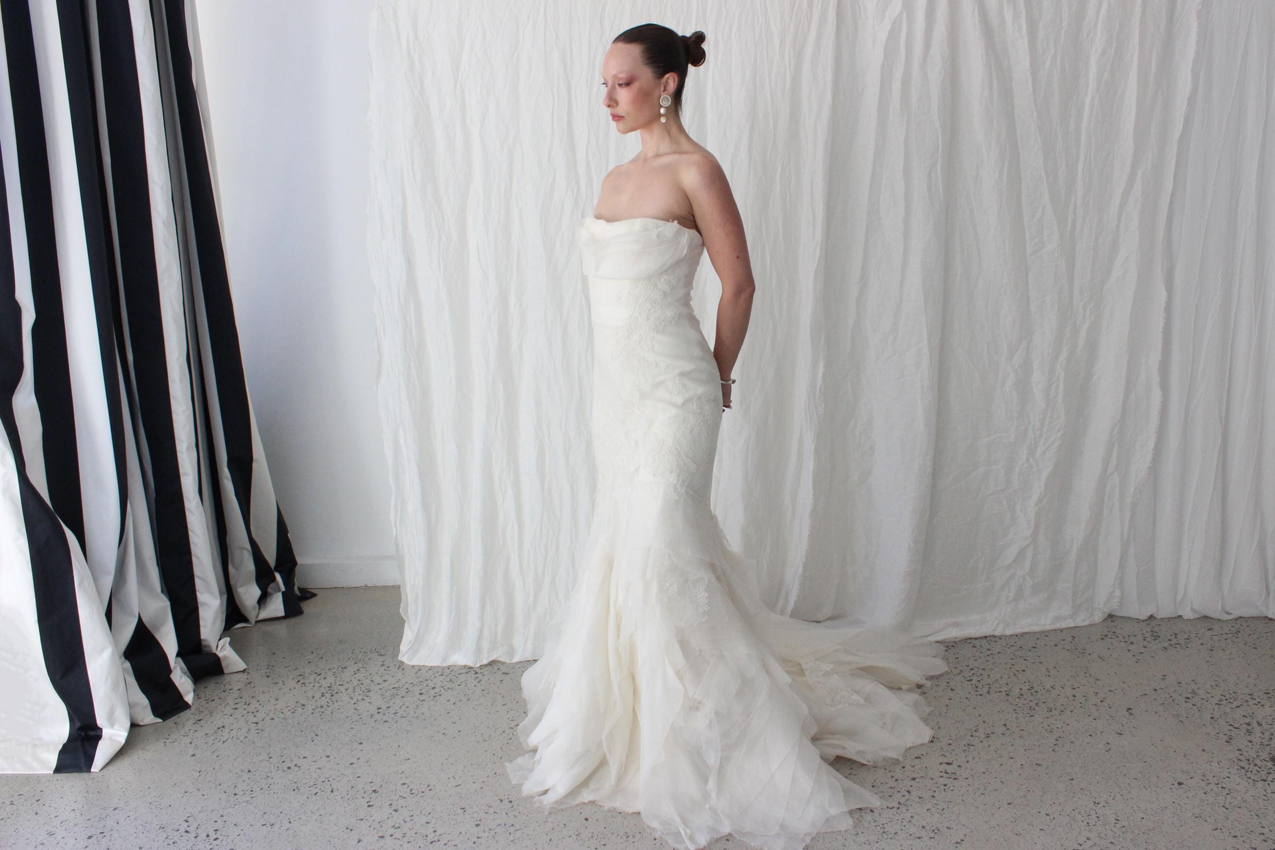 2011 Vera Wang 'Fawn' Chantilly Lace & Organza Mermaid Gown