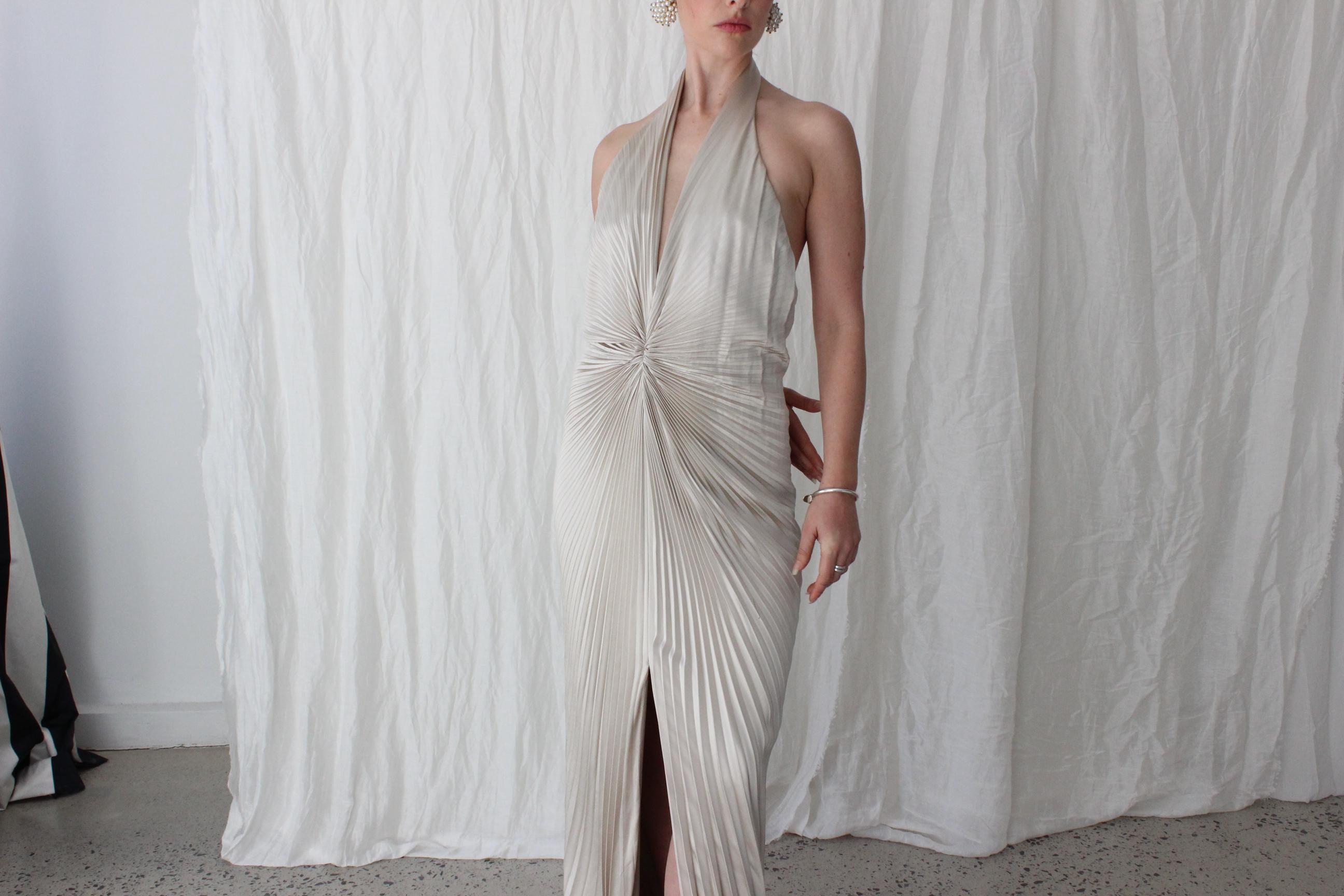 00s Does 70s Oyster Pleated Disco Plunge Halter Gown