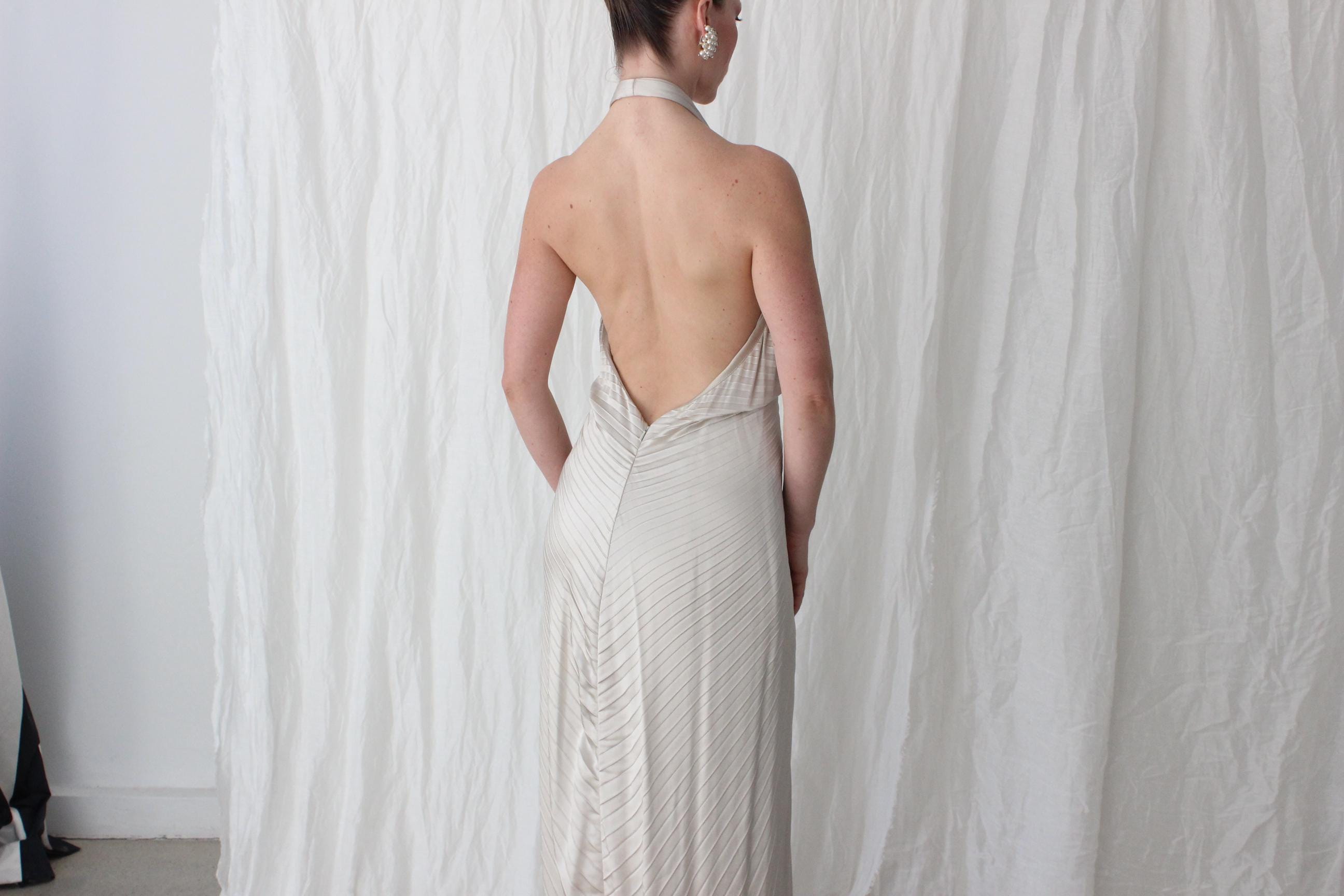 00s Does 70s Oyster Pleated Disco Plunge Halter Gown