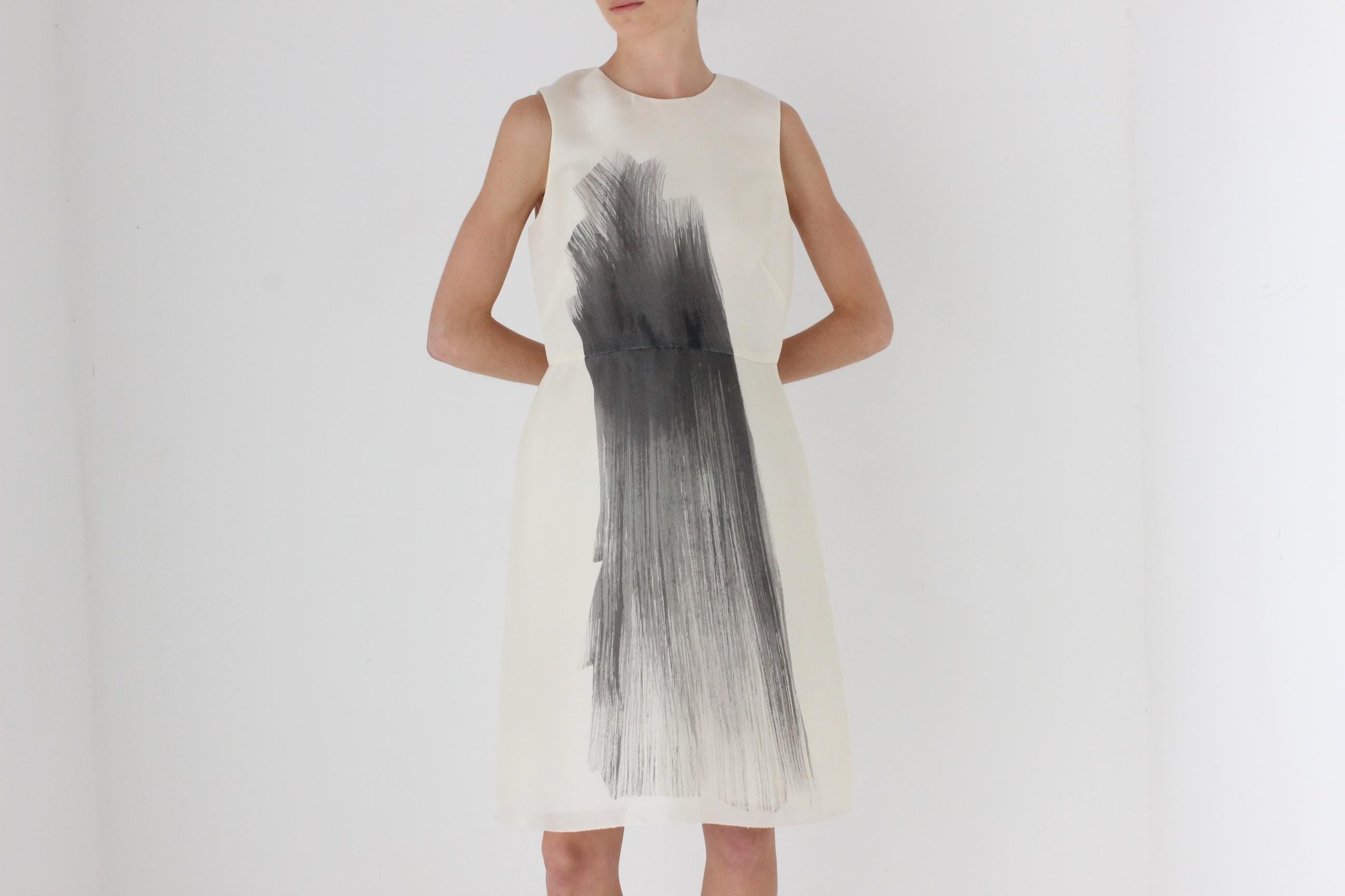 2000s VERA WANG Cream Silk Organza Sheath Dress w/  Abstract Paint Stroke